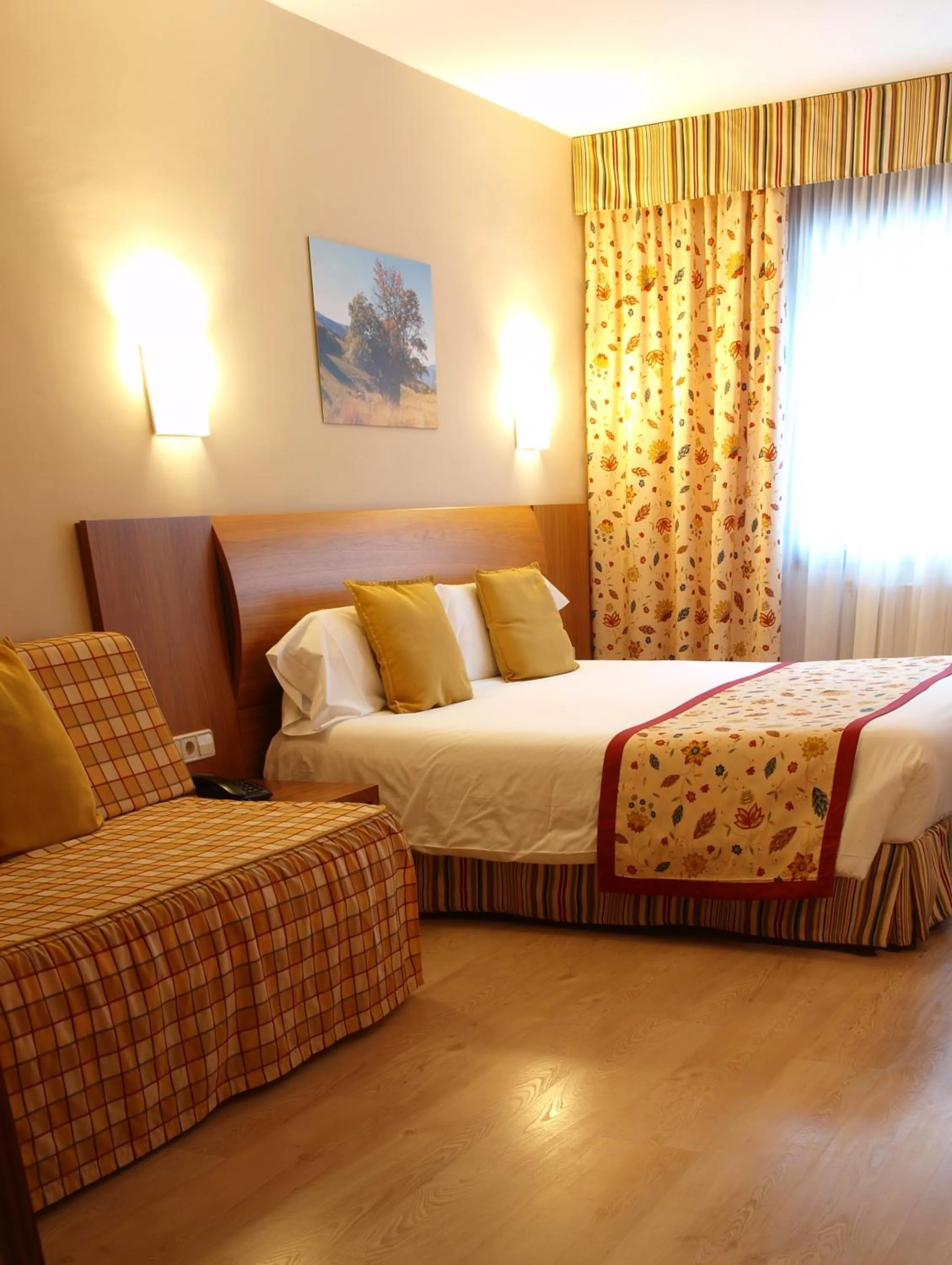 Photo of the whole room, Bed in Hotel Guillem & Spa