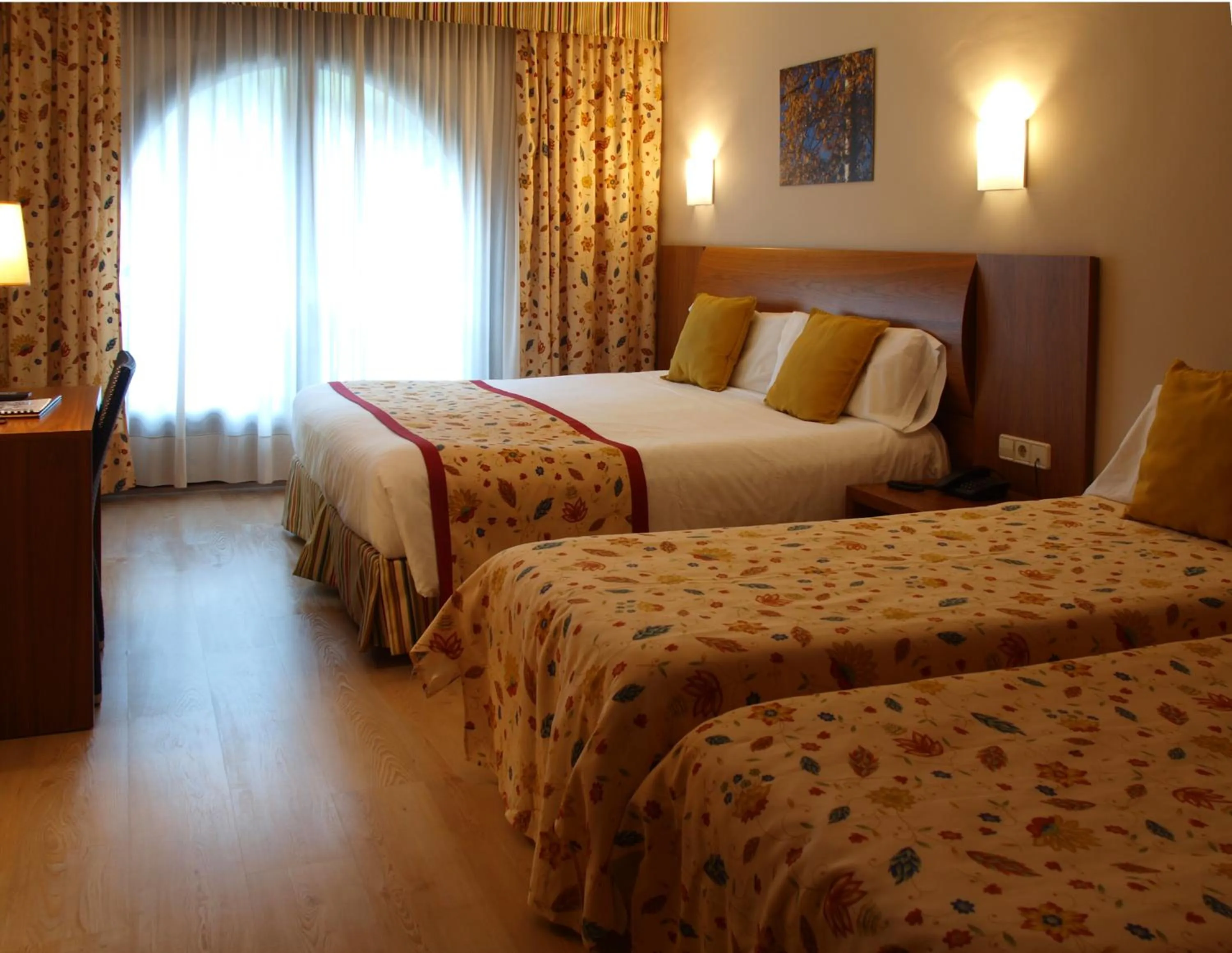 Photo of the whole room, Bed in Hotel Guillem & Spa