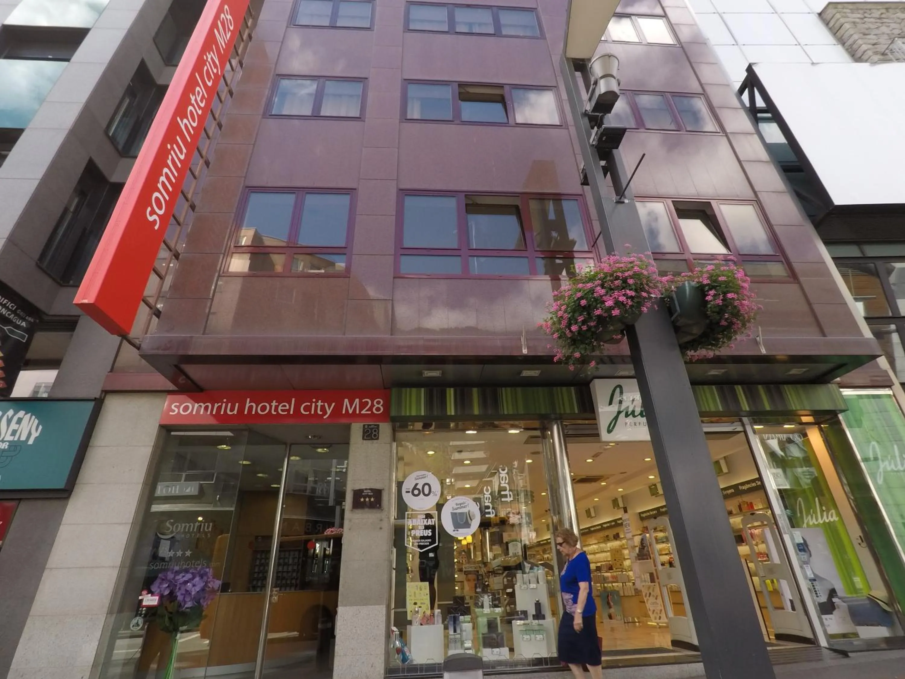 Facade/entrance in Somriu Hotel City M28