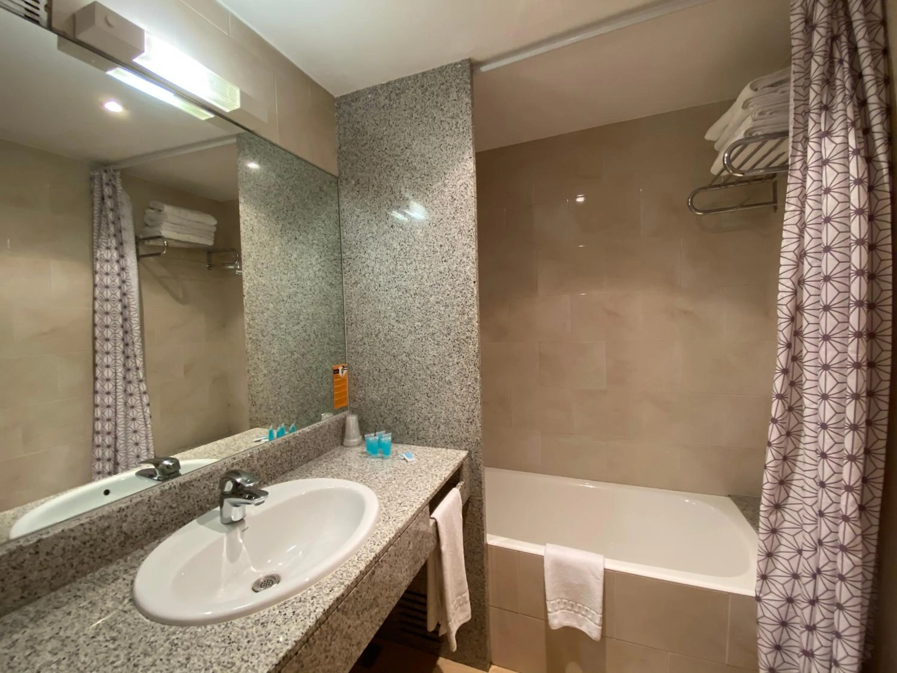 Bathroom in Somriu Hotel City M28