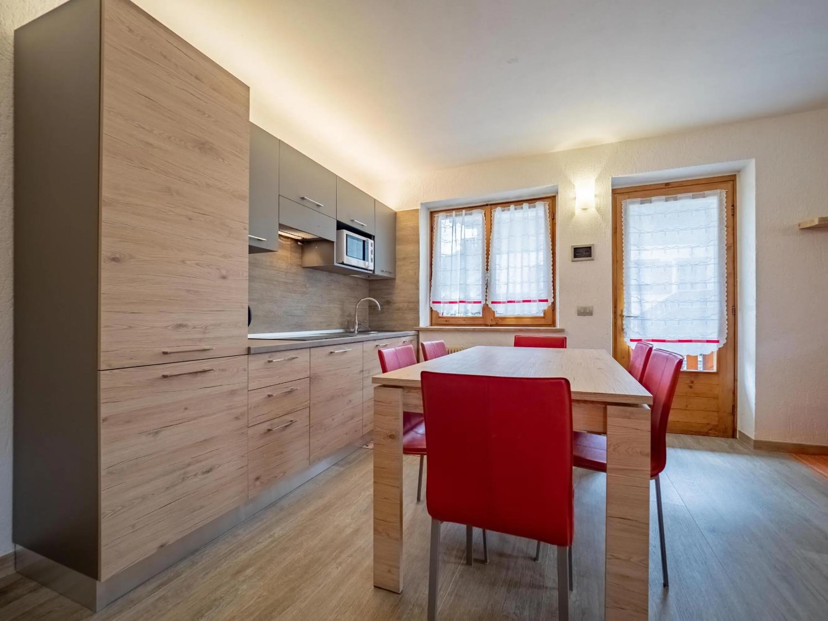 Leveron Apartments