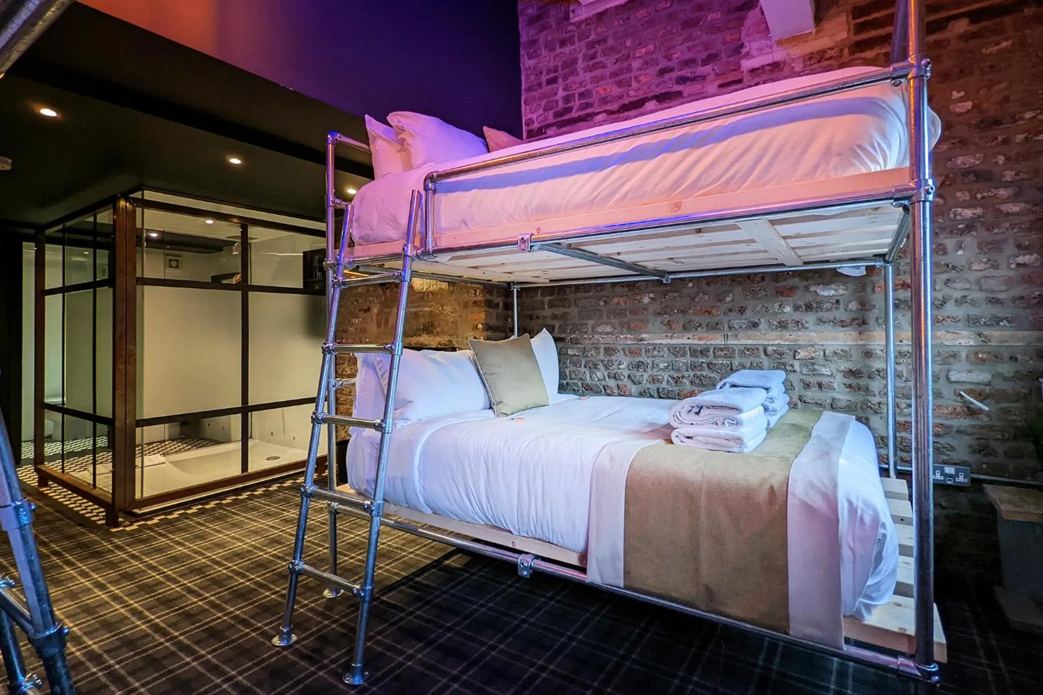 Bed in Briggate Hotel