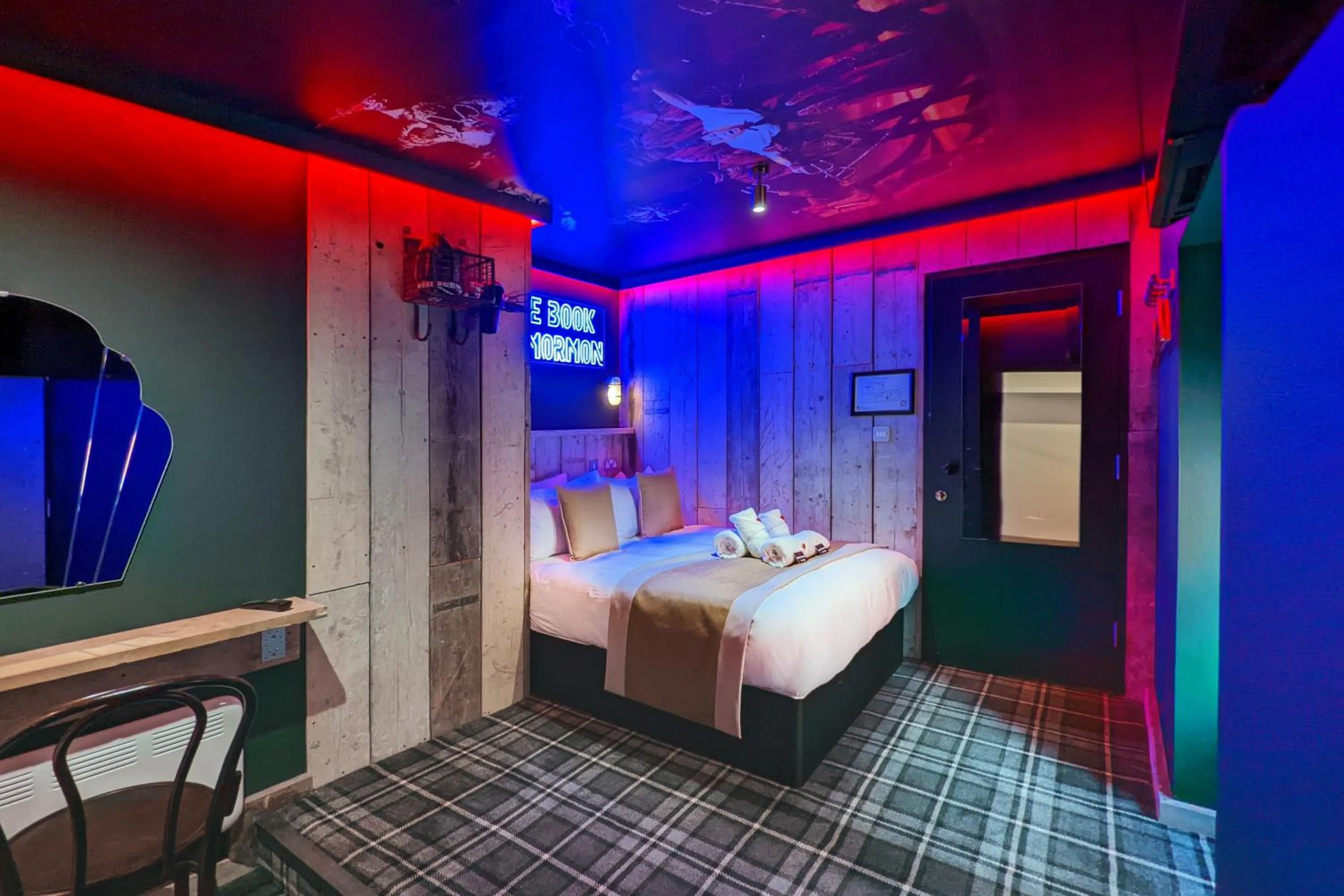 Bed in Briggate Hotel