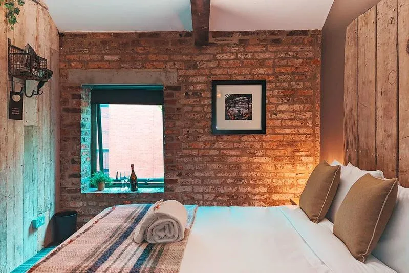 Bed in Briggate Hotel