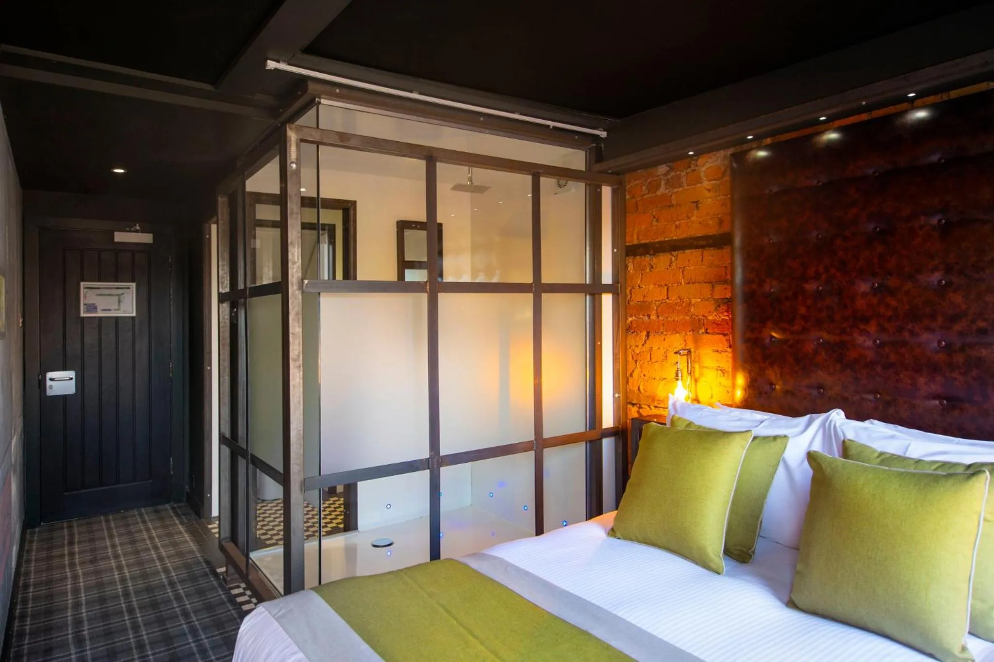 Bed in Briggate Hotel