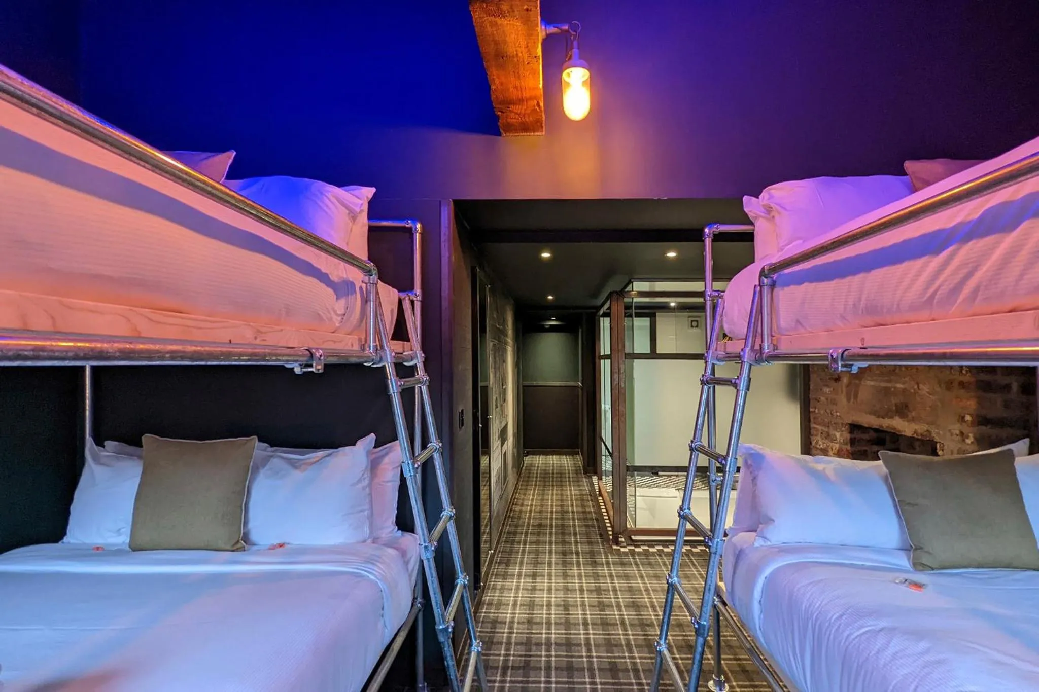 Bed in Briggate Hotel