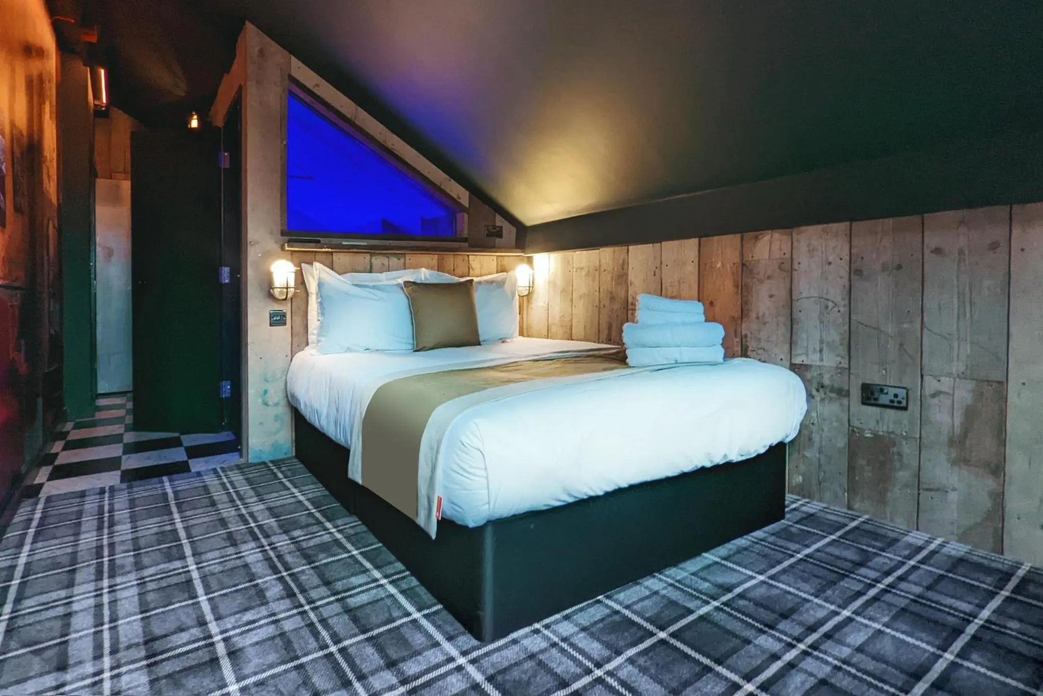 Bed in Briggate Hotel