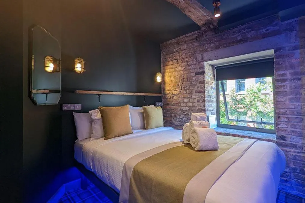 Bed in Briggate Hotel