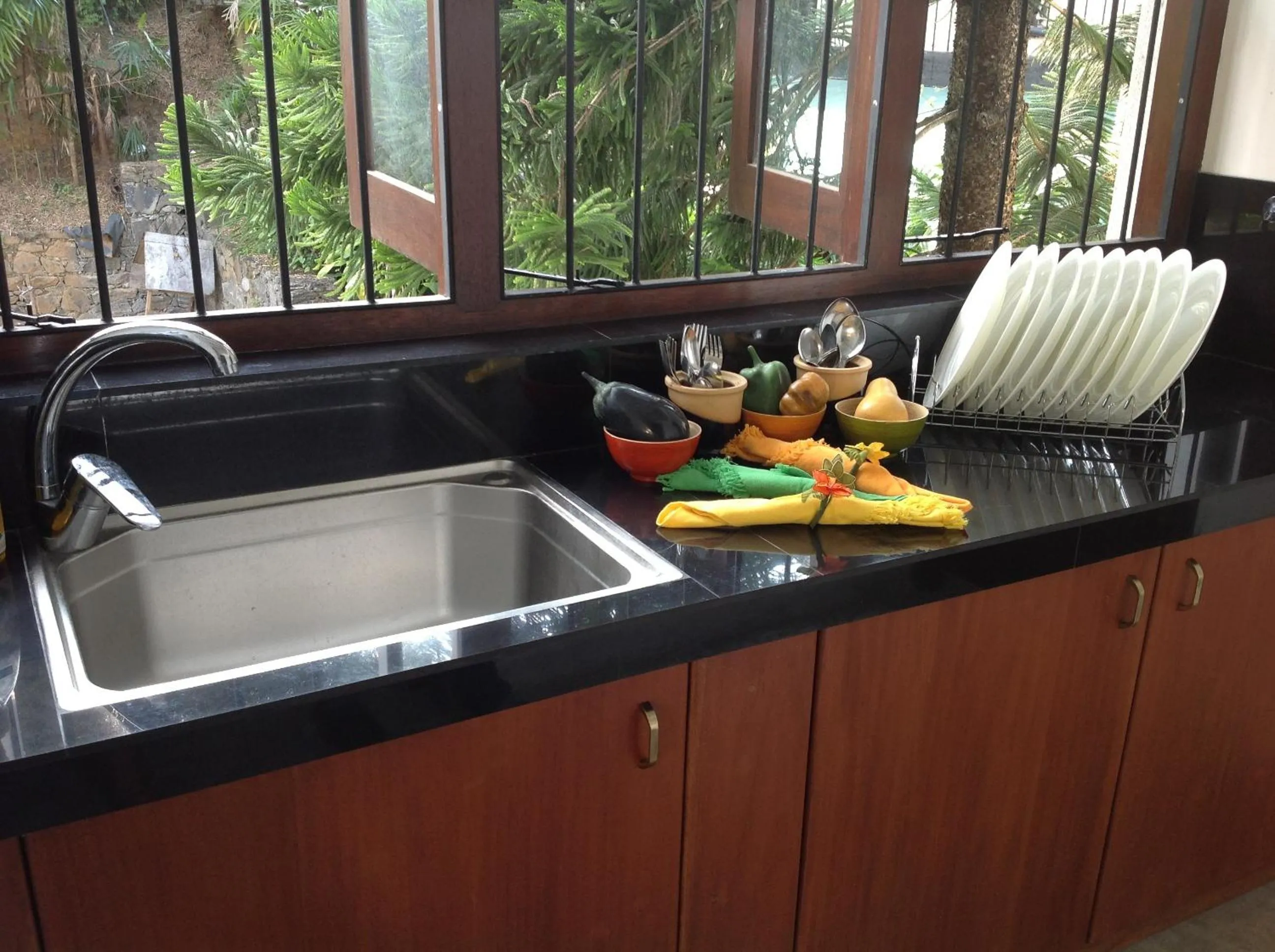 Communal kitchen in Rockydale Home Stay