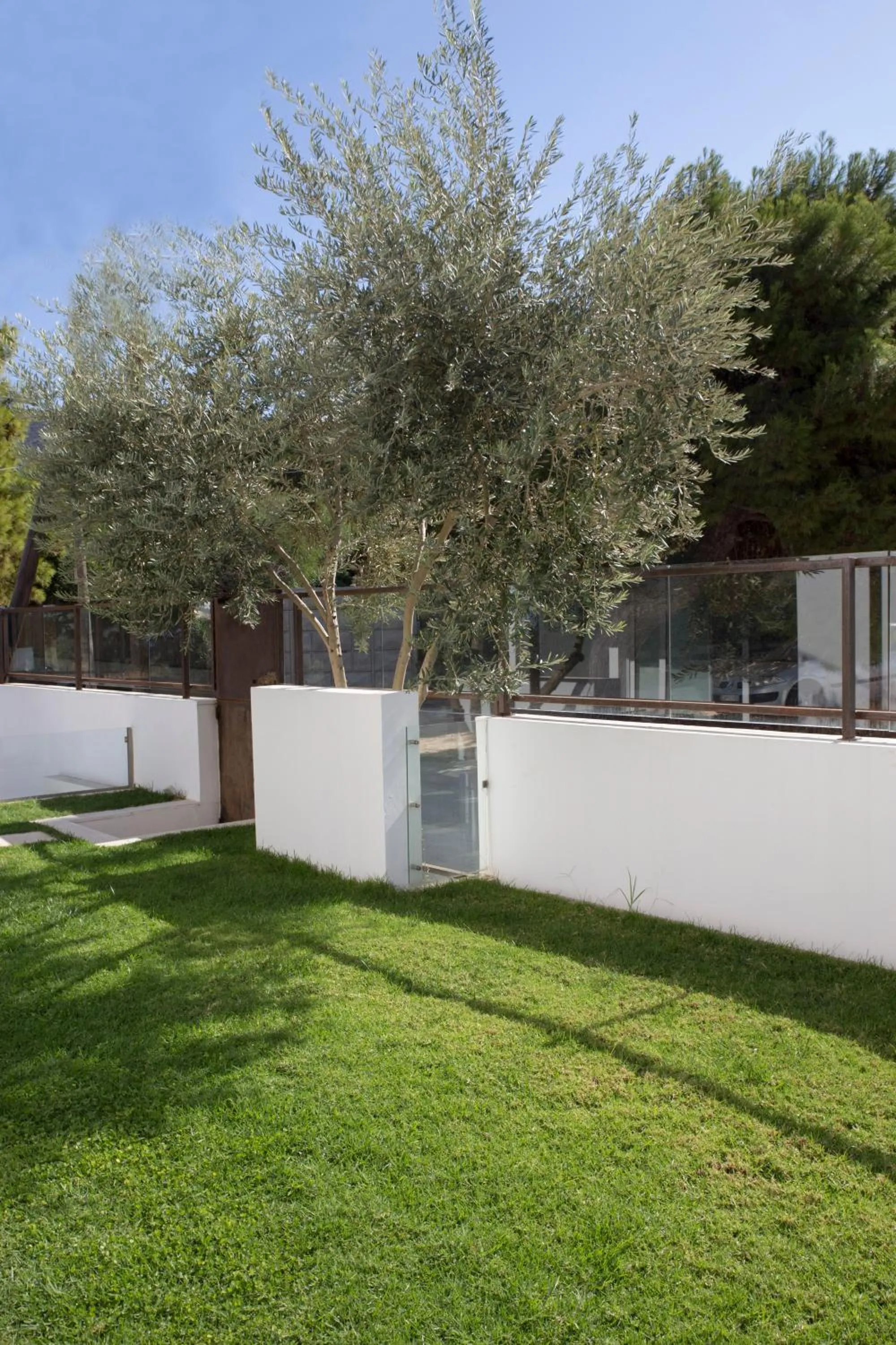 Day in Infinity White Complex by GK Properties