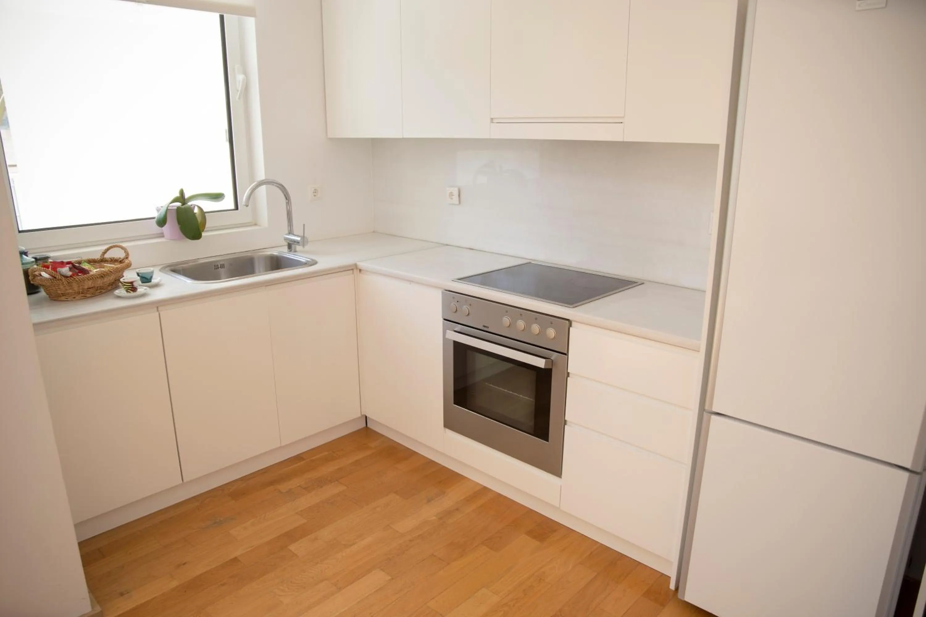 Day in Infinity White Complex by GK Properties