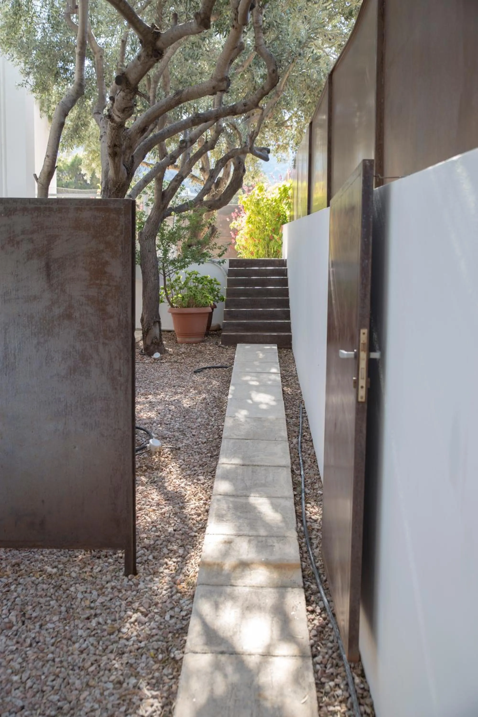 Day in Infinity White Complex by GK Properties