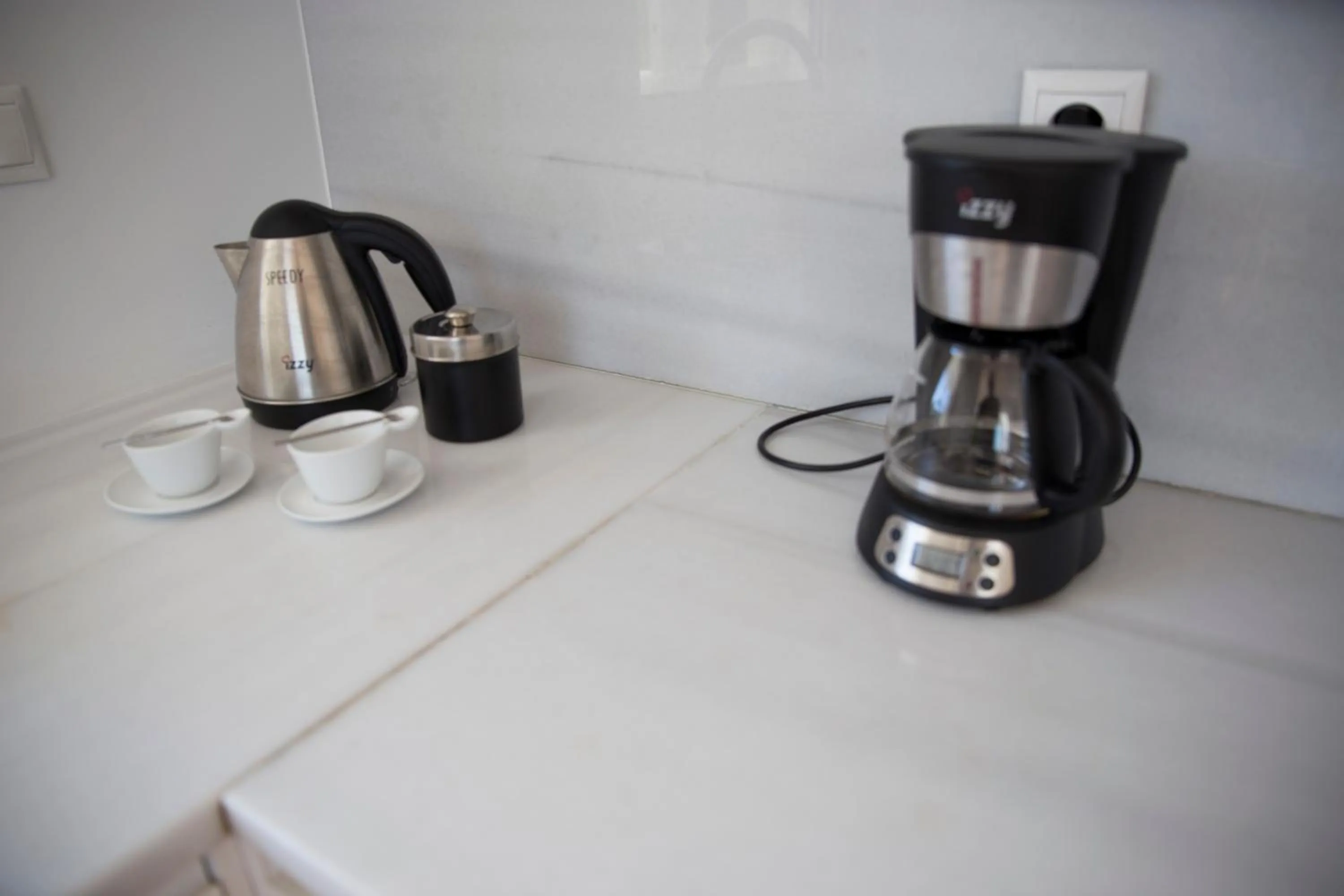 Coffee/tea facilities in Infinity White Complex by GK Properties