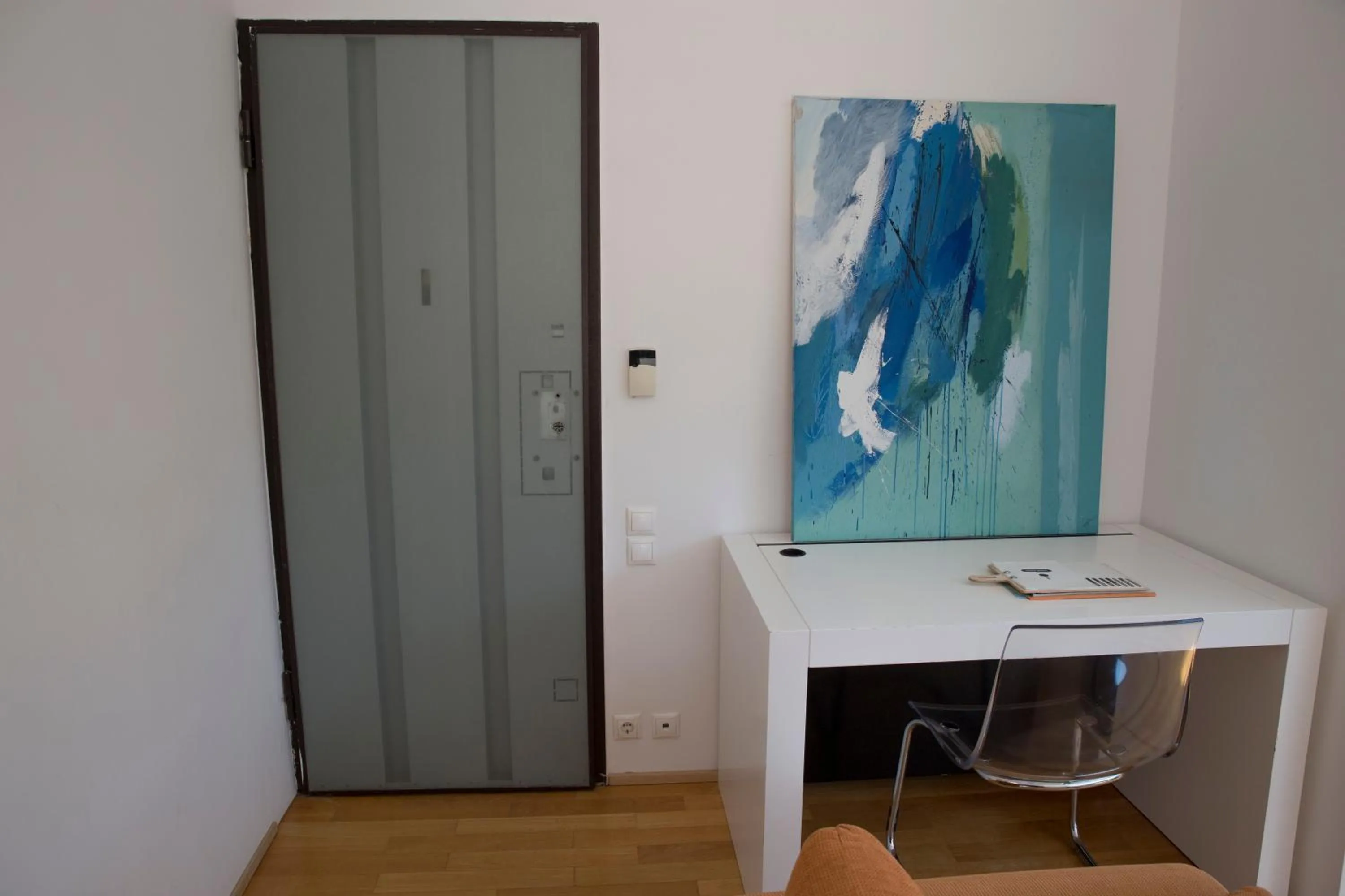 Day in Infinity White Complex by GK Properties