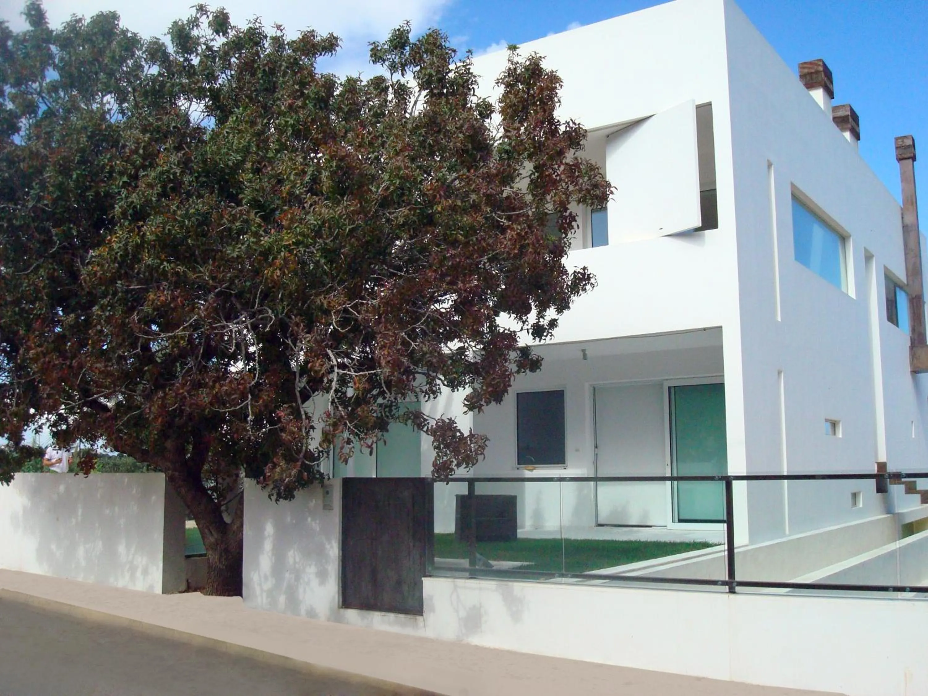 Day in Infinity White Complex by GK Properties