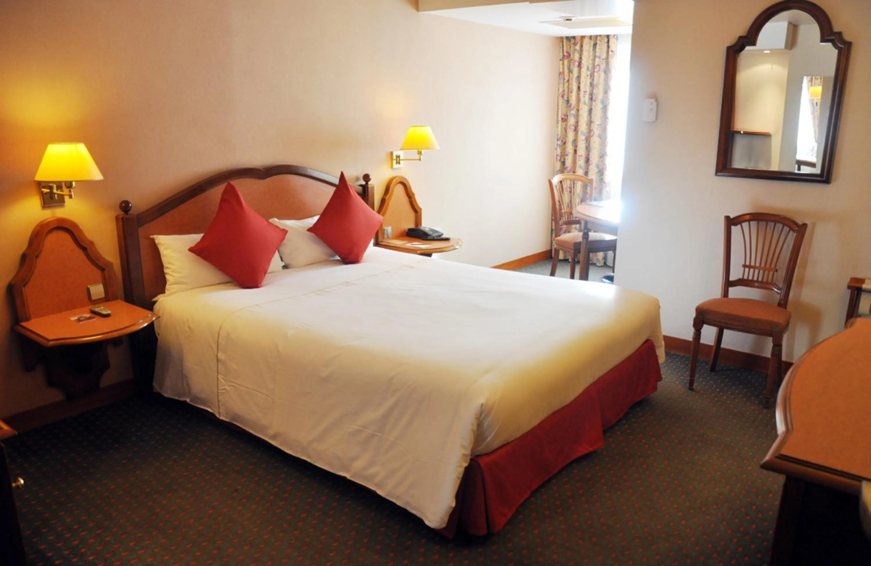 Photo of the whole room, Bed in Mercure Andorra