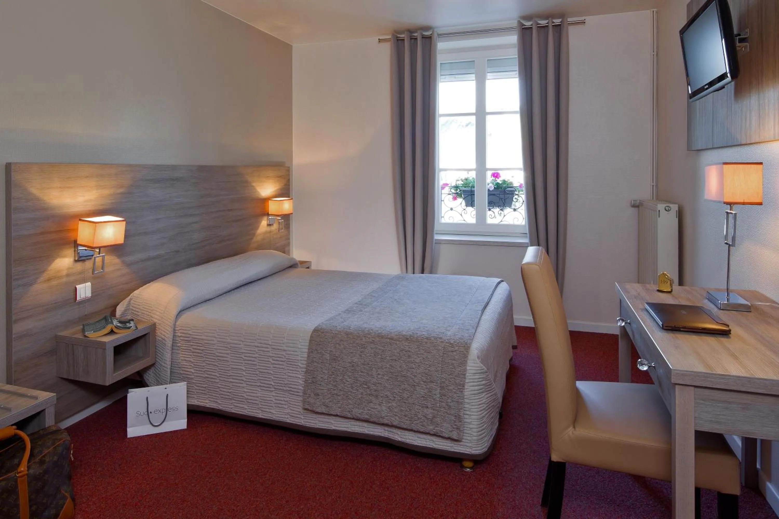 Day, Bed in Hôtel Le Roosevelt