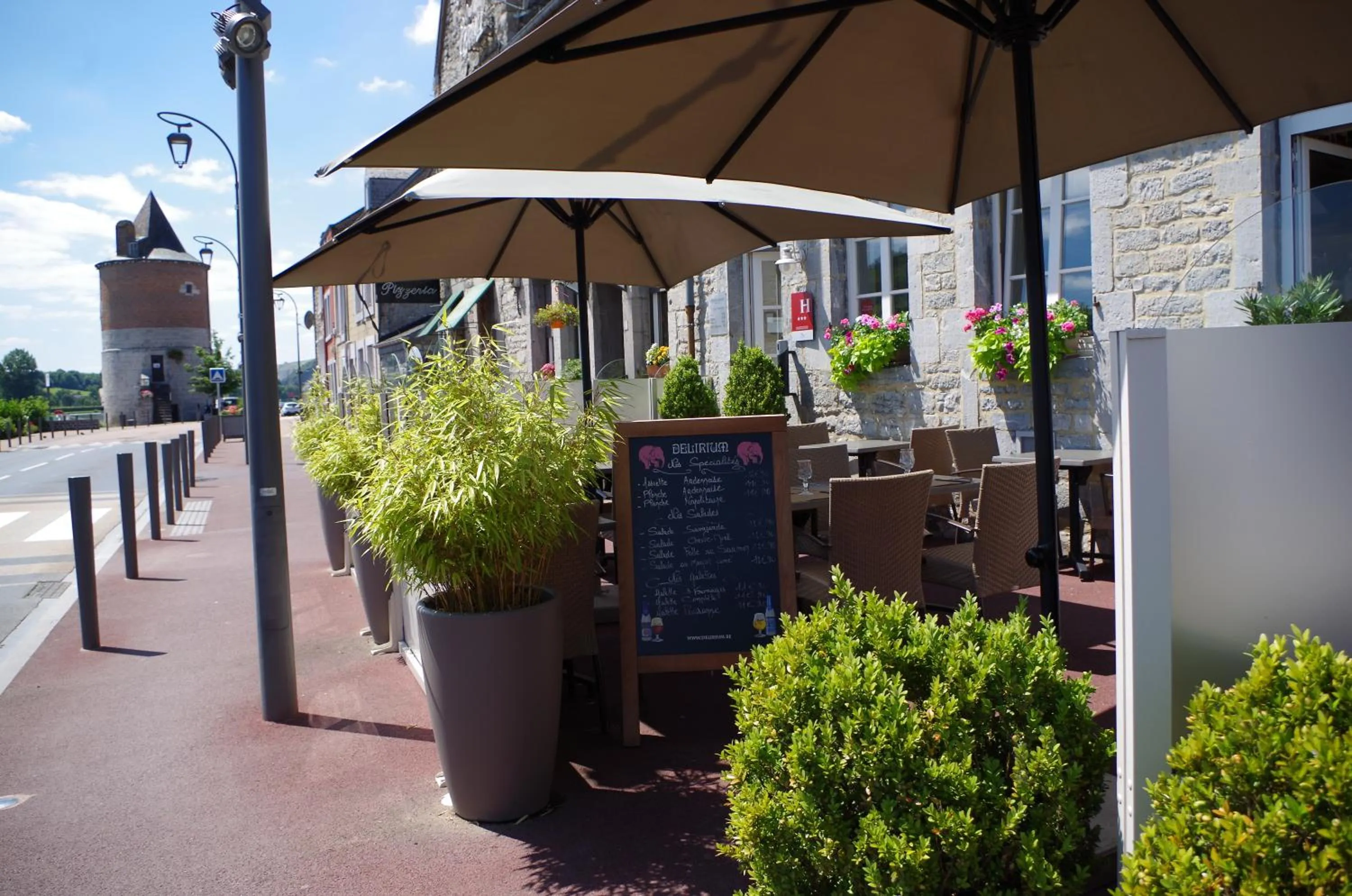 Street view in Hôtel Le Roosevelt