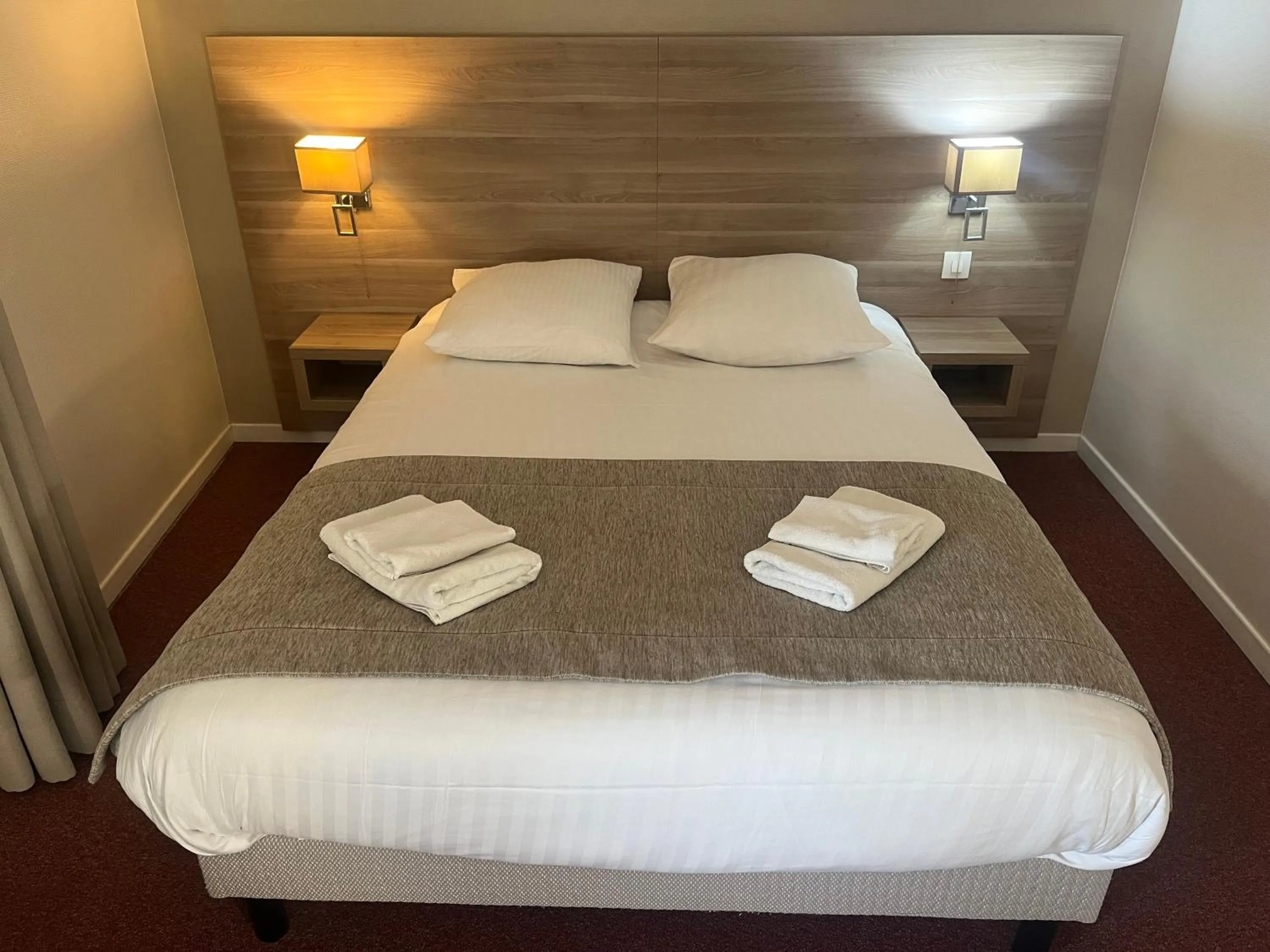 Bed in Hôtel Le Roosevelt