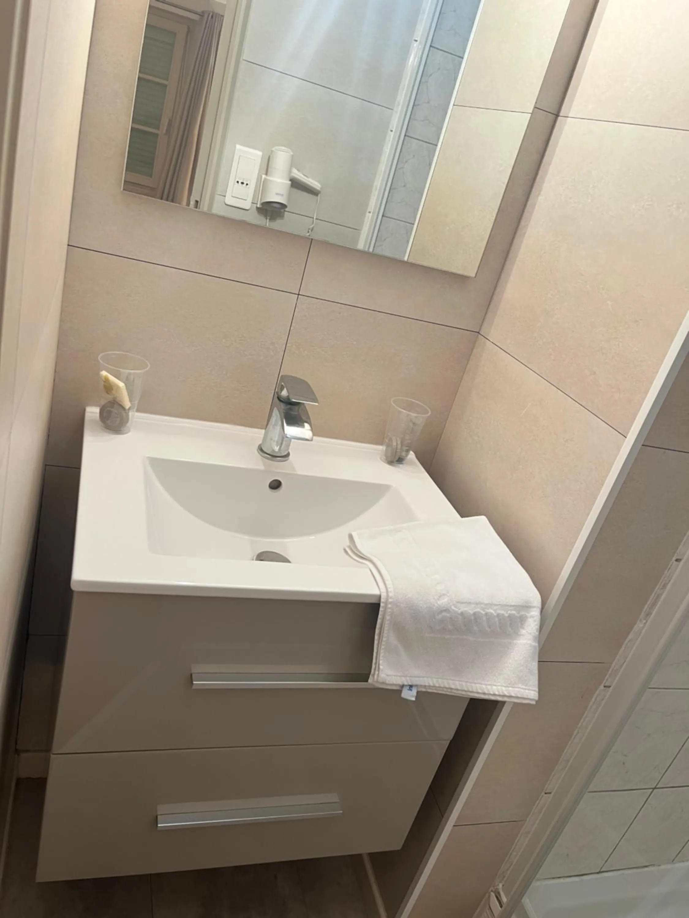 Bathroom in Hôtel Le Roosevelt