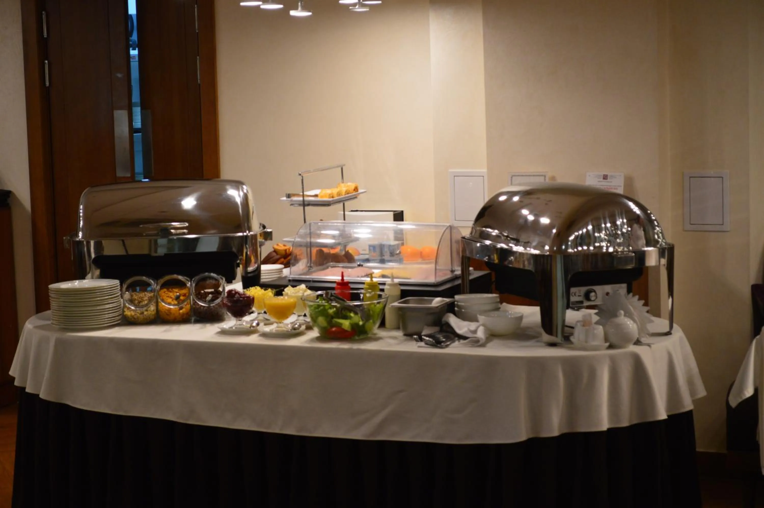 Restaurant/places to eat in Apart Hotel 92/2