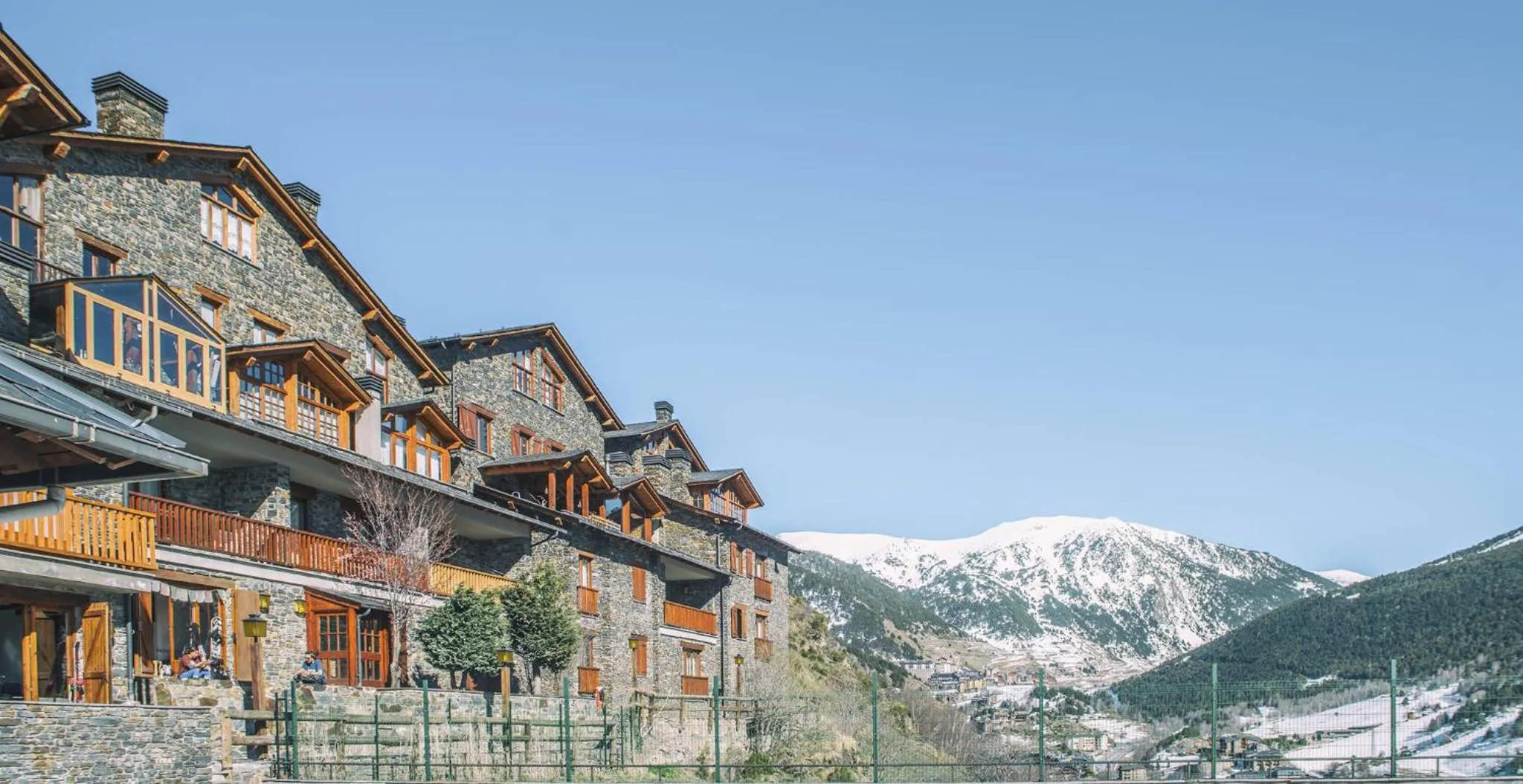 Property building in Apartamentos Ona Dorada el Tarter