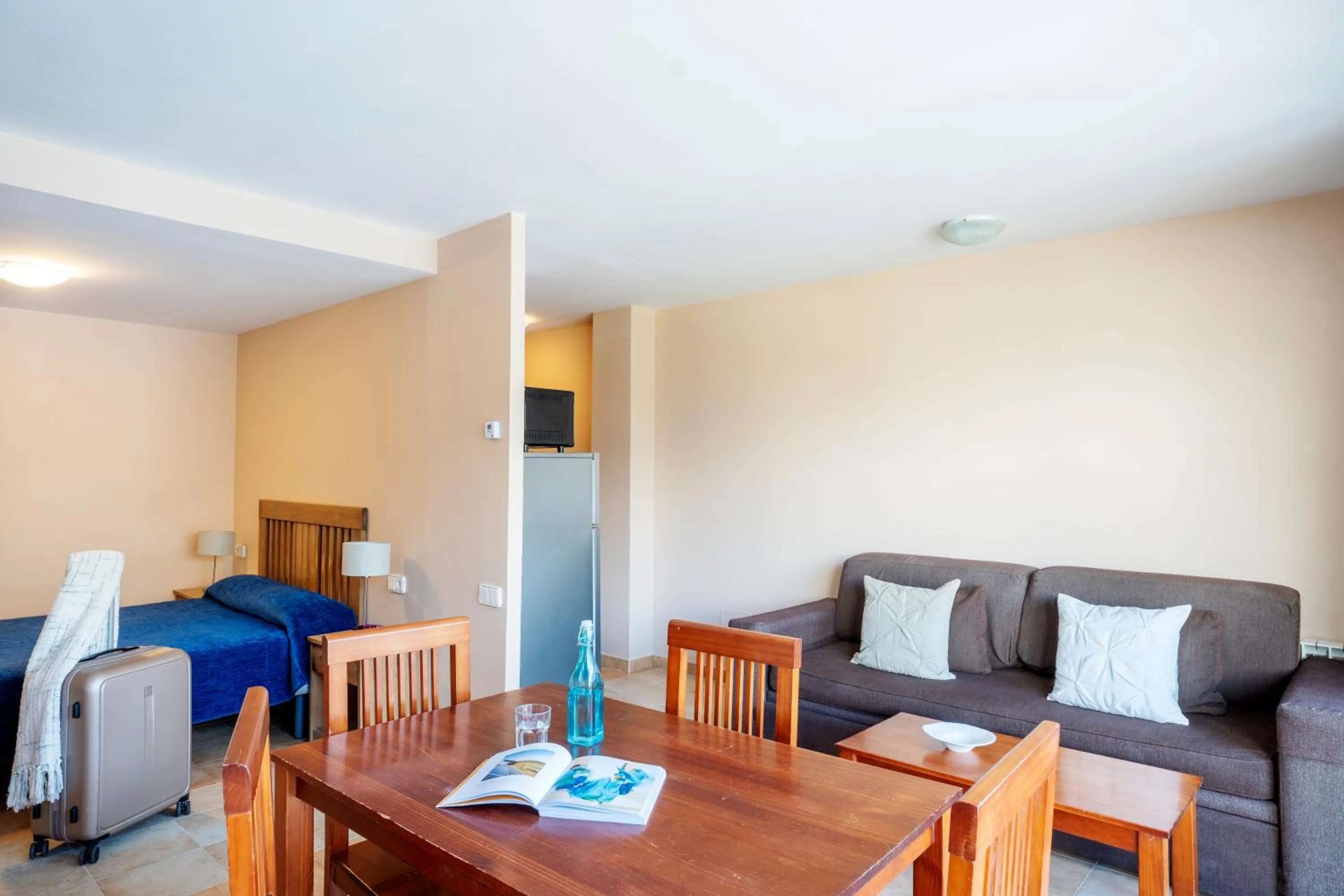 Photo of the whole room in Apartamentos Ona Dorada el Tarter