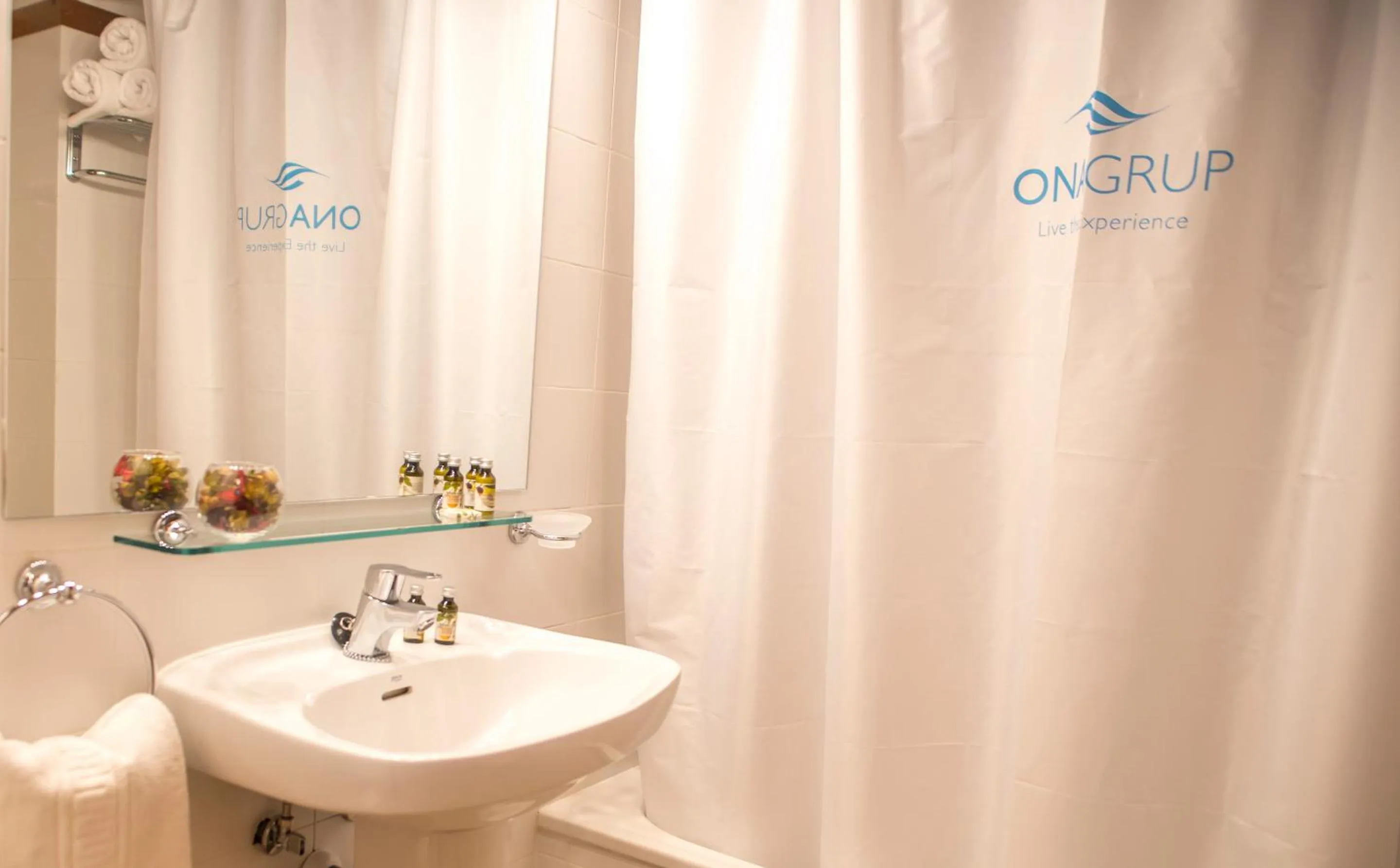 Bathroom in Apartamentos Ona Dorada el Tarter