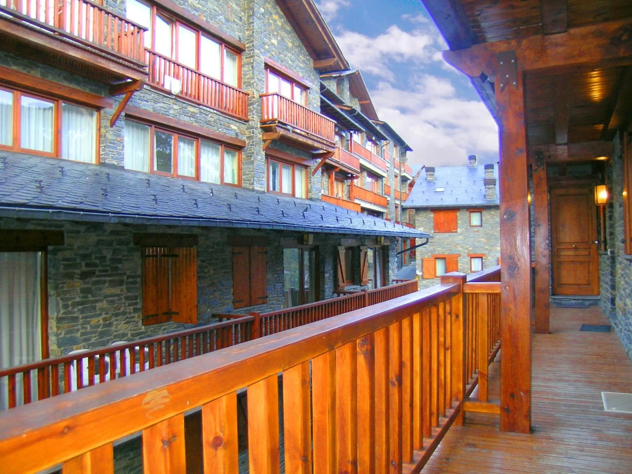 Property building in Apartamentos Ona Dorada el Tarter