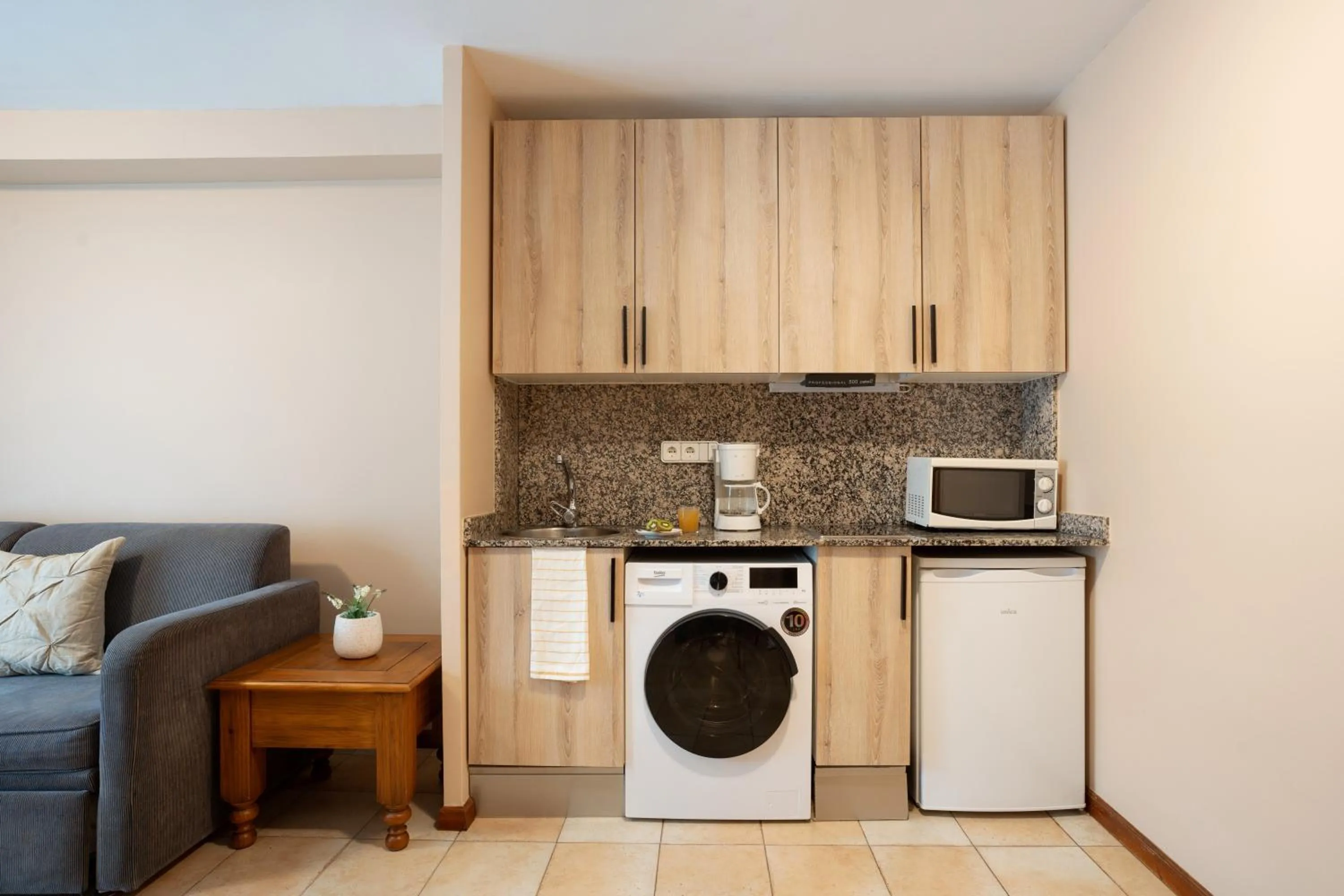 Coffee/tea facilities in Apartamentos Ona Dorada el Tarter