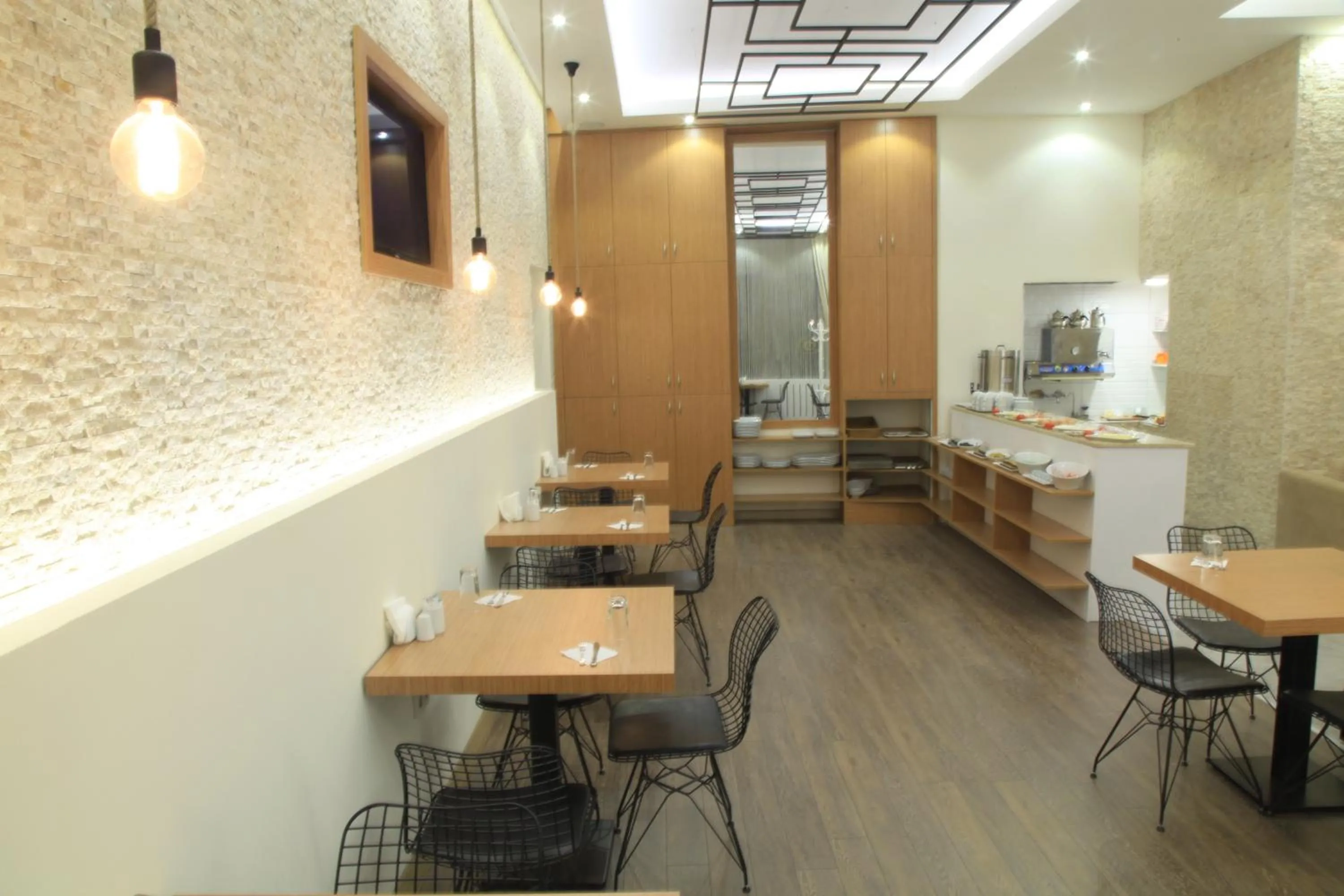 Restaurant/places to eat in Okur Otel