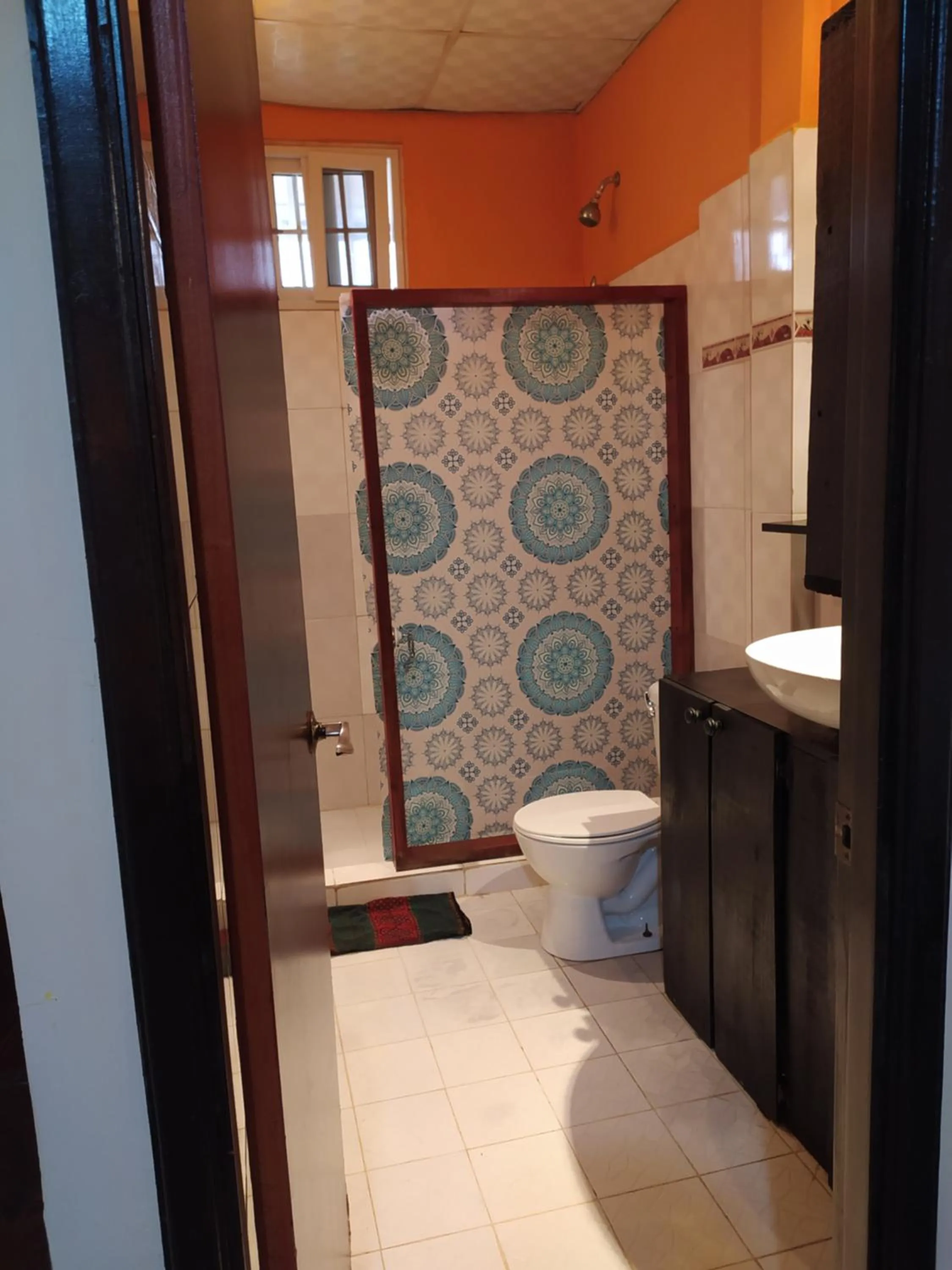 Shower in Sun Havens Apartments & Suites