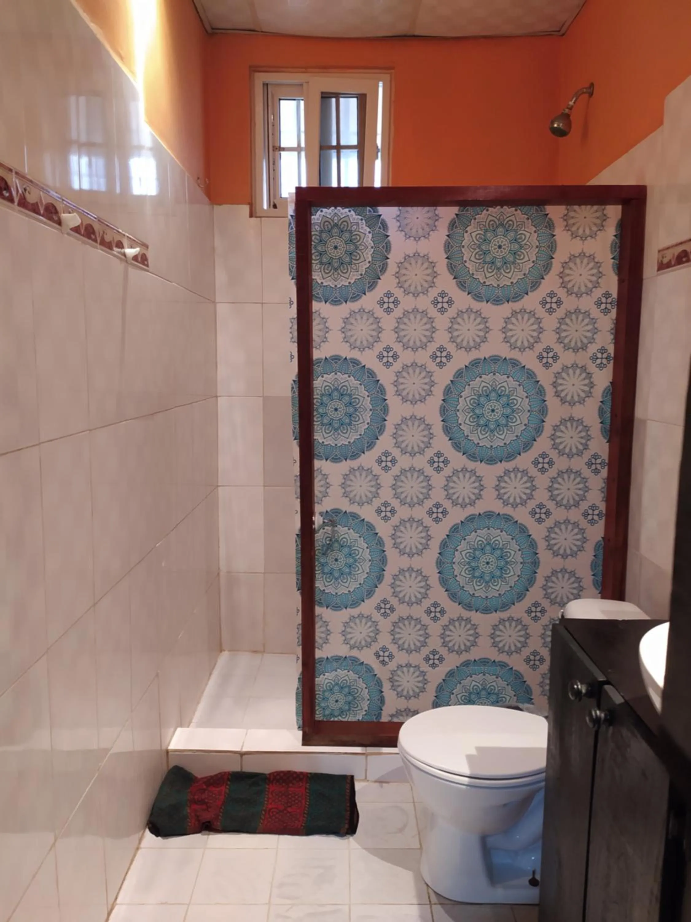 Shower in Sun Havens Apartments & Suites