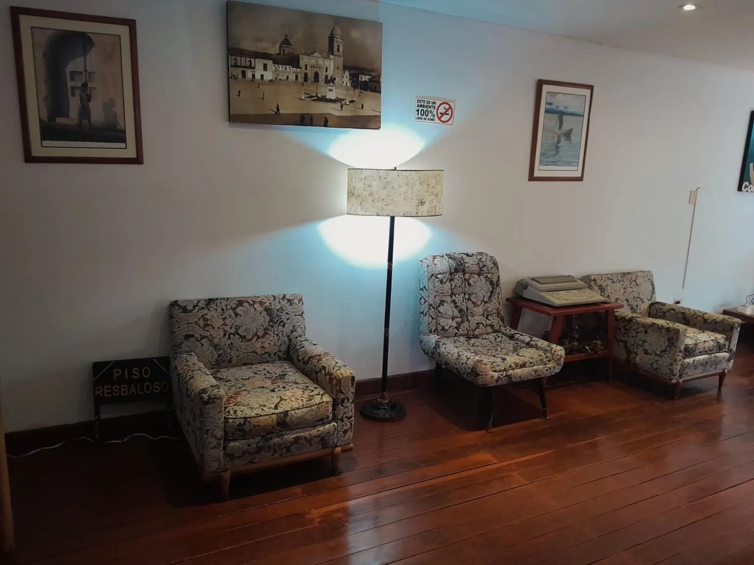 Communal lounge/ TV room in Hotel El Cid Plaza Premium