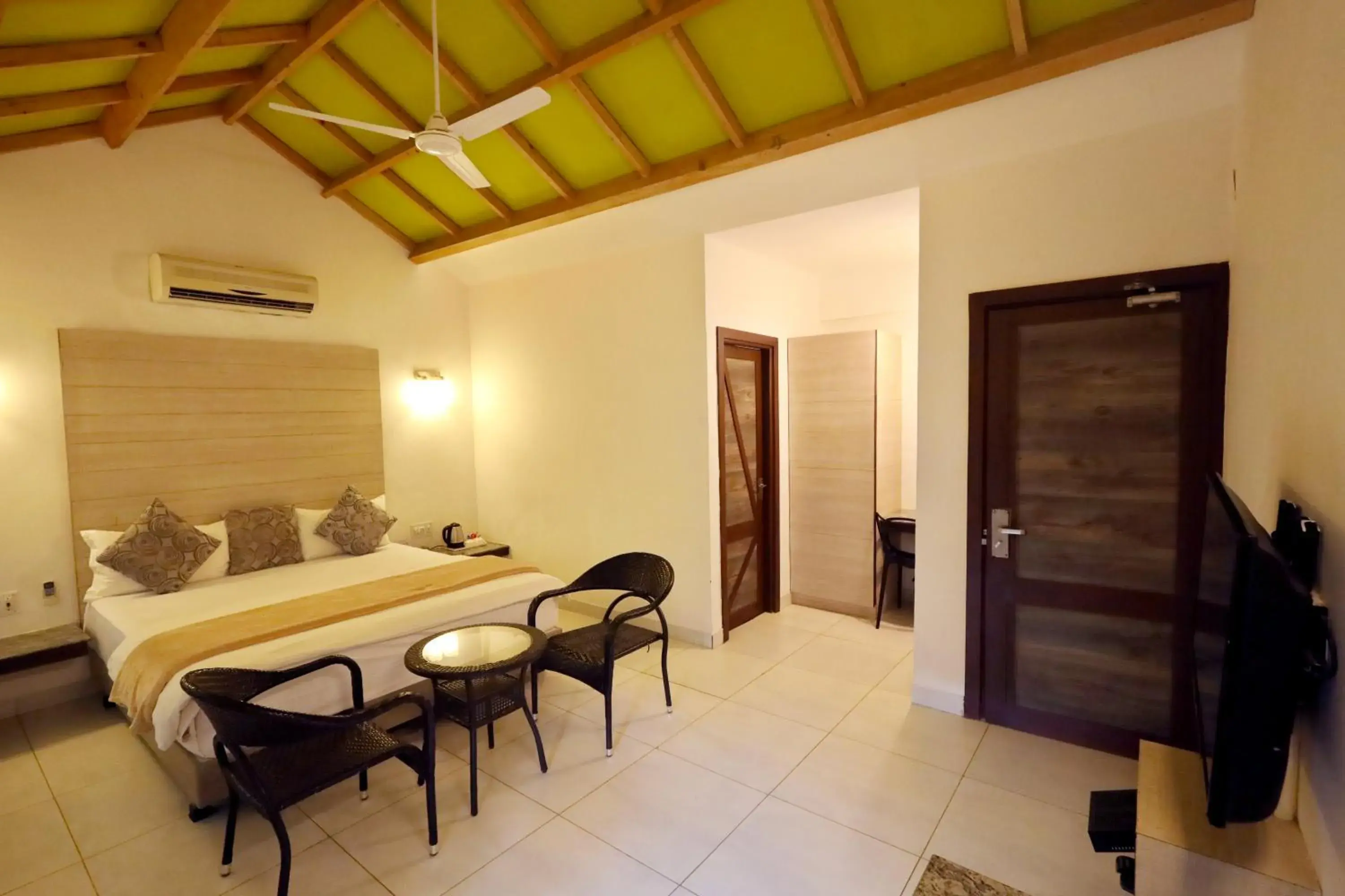 Double Room with Balcony in Hummingbird Resort Double Room with Balcony in Hummingbird Resort