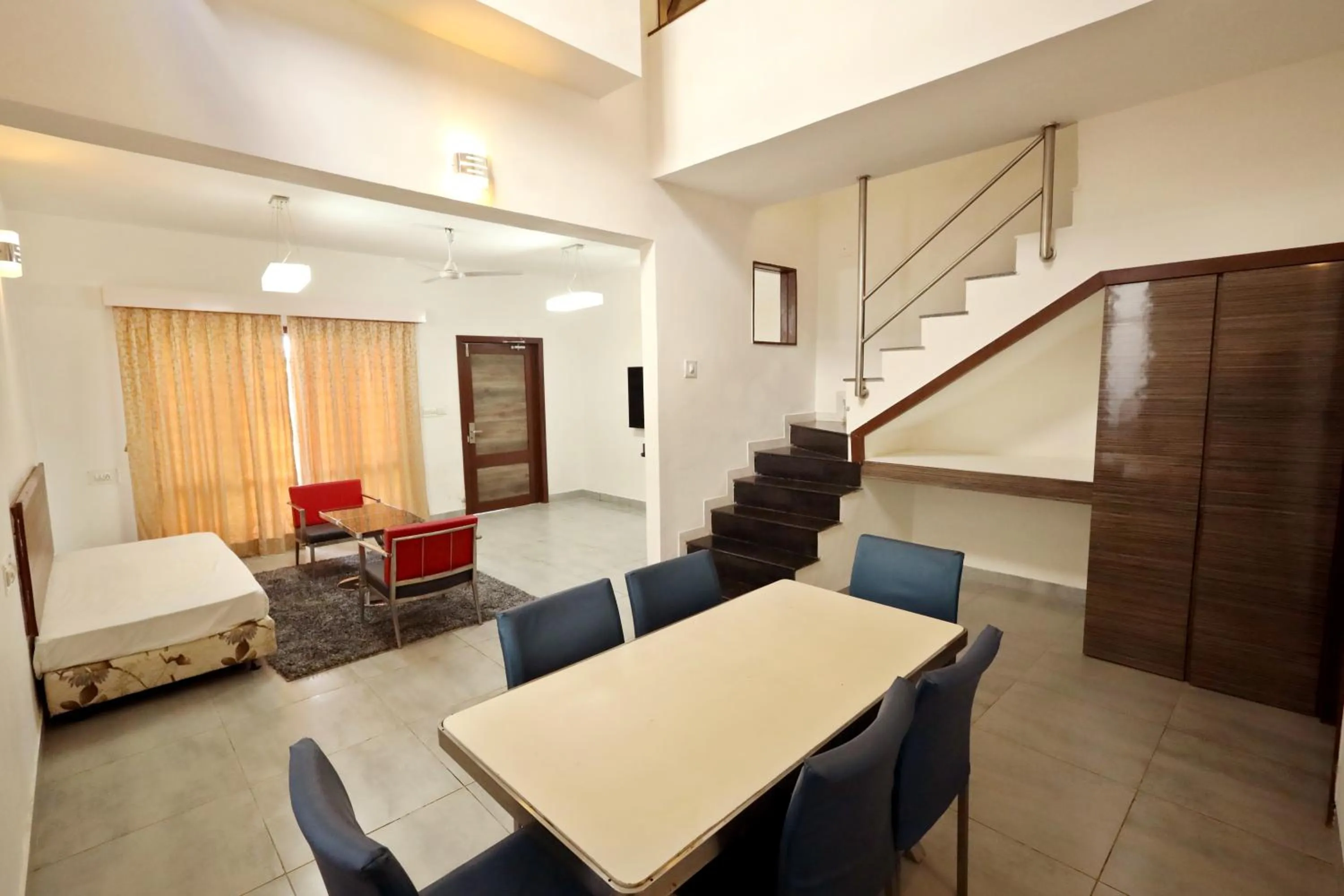 Living room, Bed in Hummingbird Resort