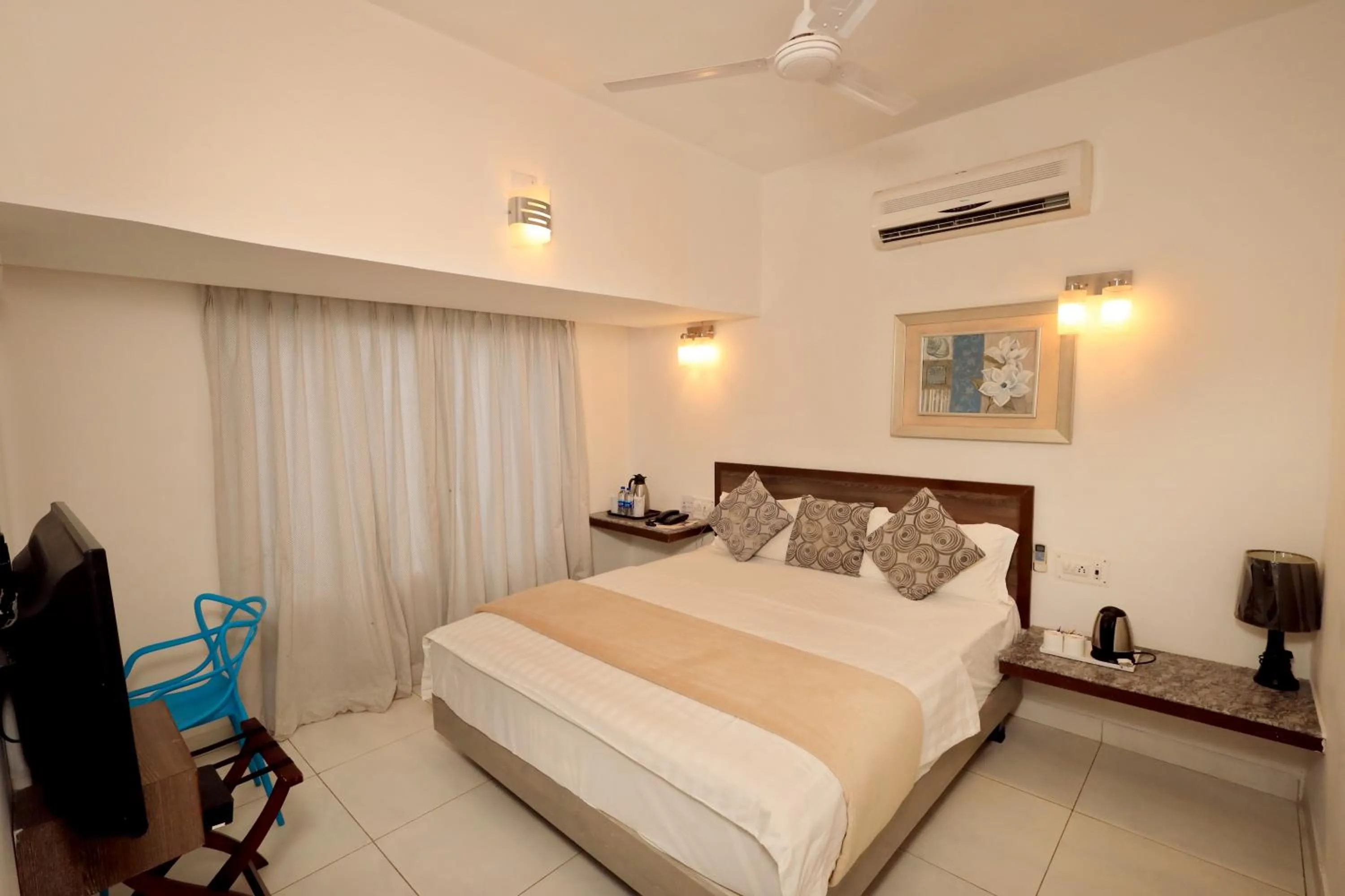 Bedroom, Bed in Hummingbird Resort