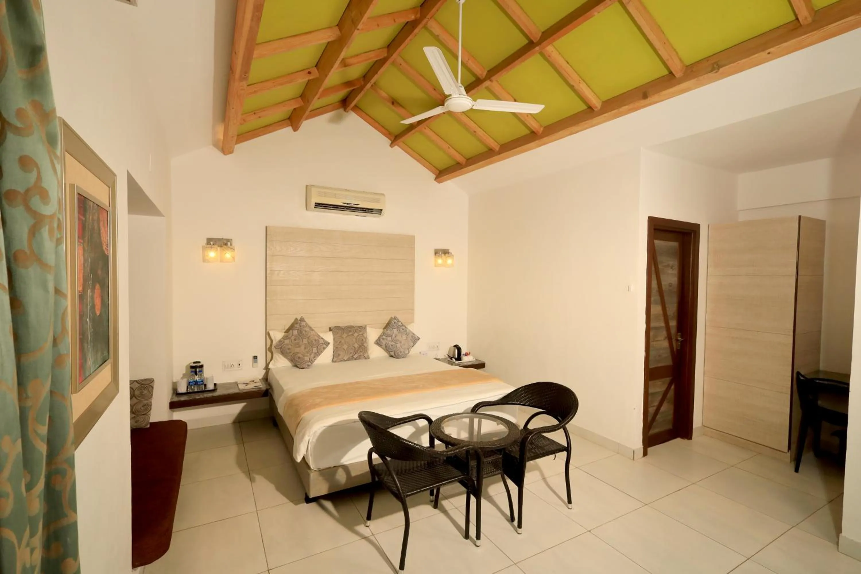 Bedroom, Bed in Hummingbird Resort