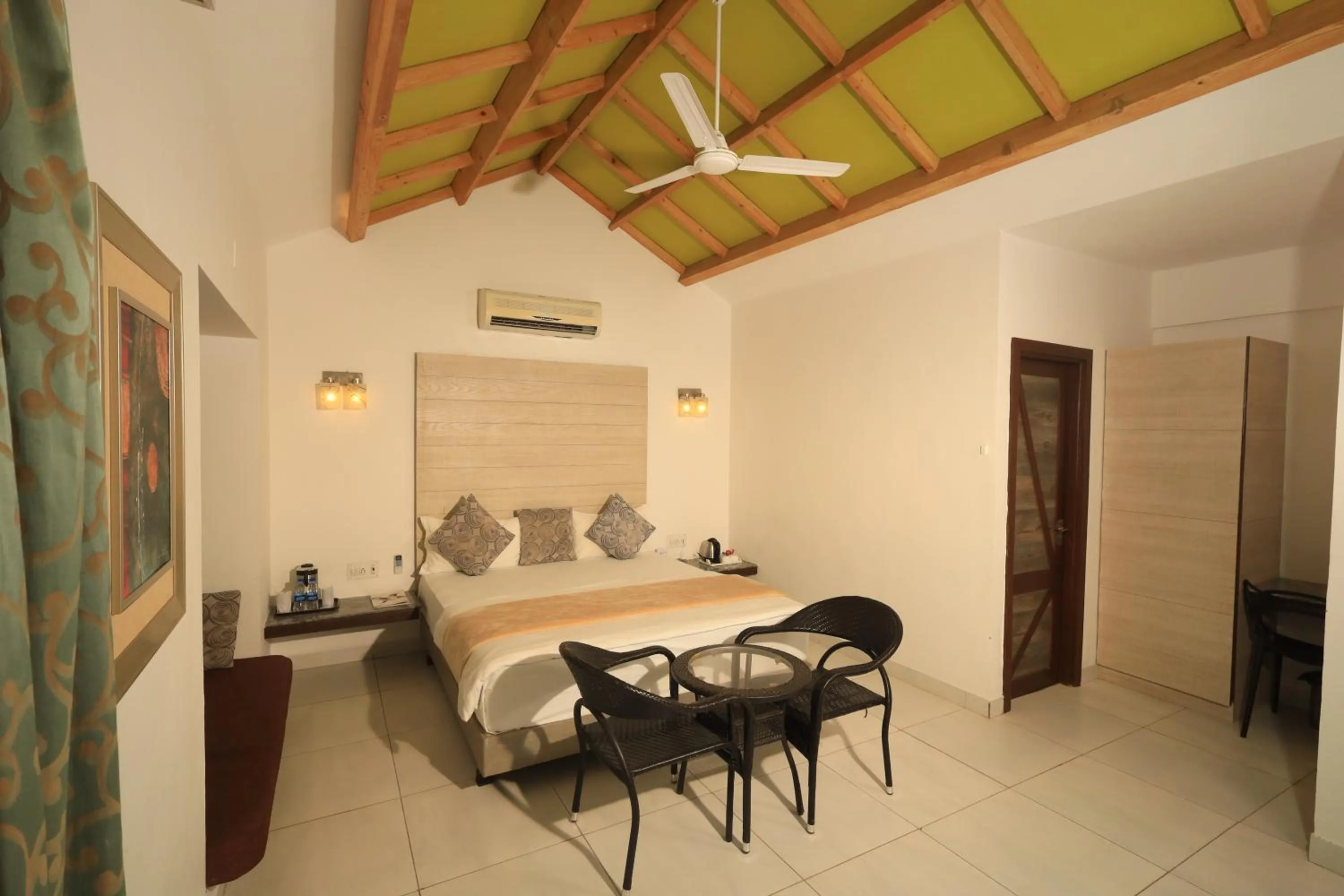 Bedroom, Bed in Hummingbird Resort