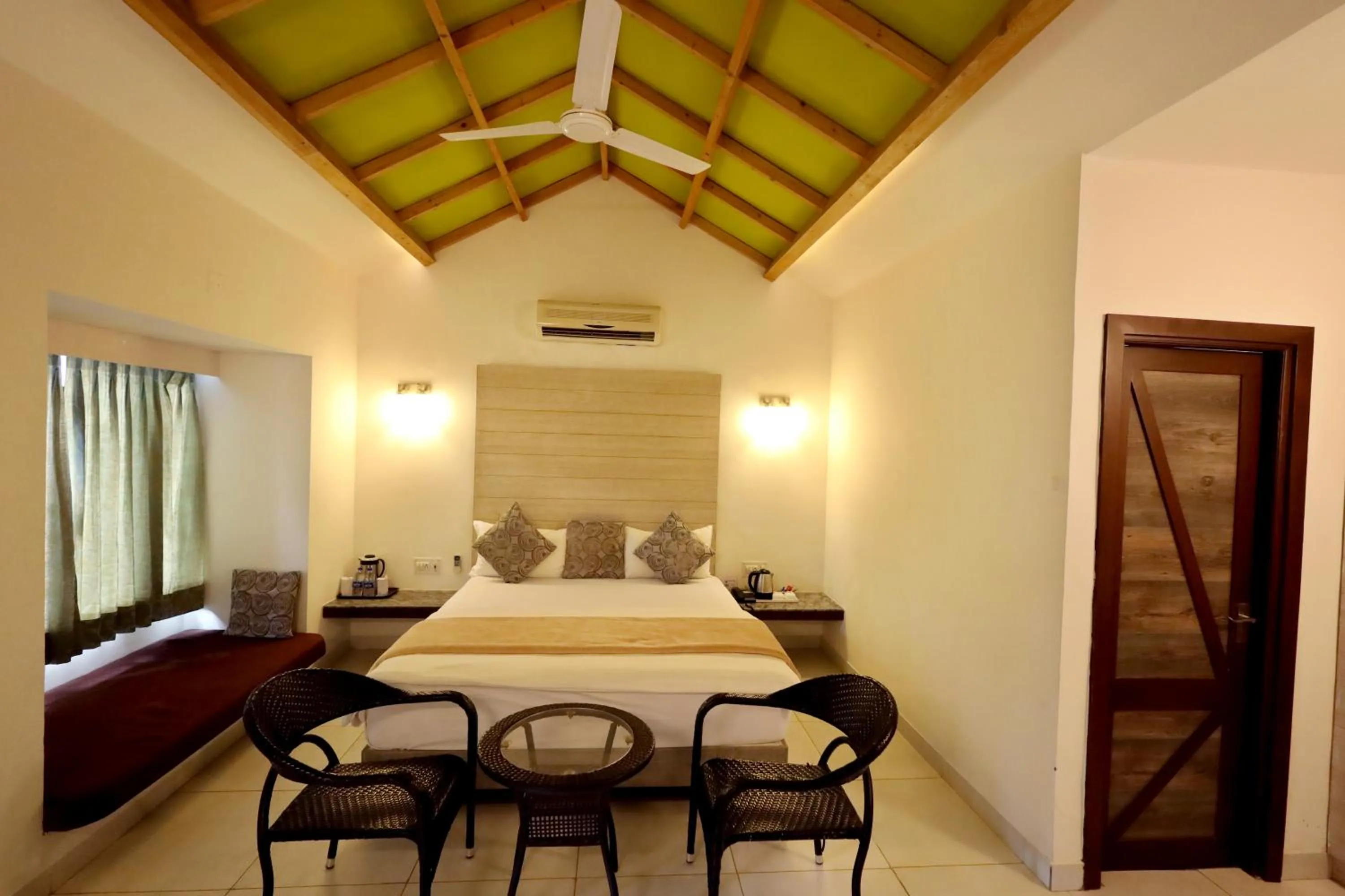 Bedroom, Bed in Hummingbird Resort