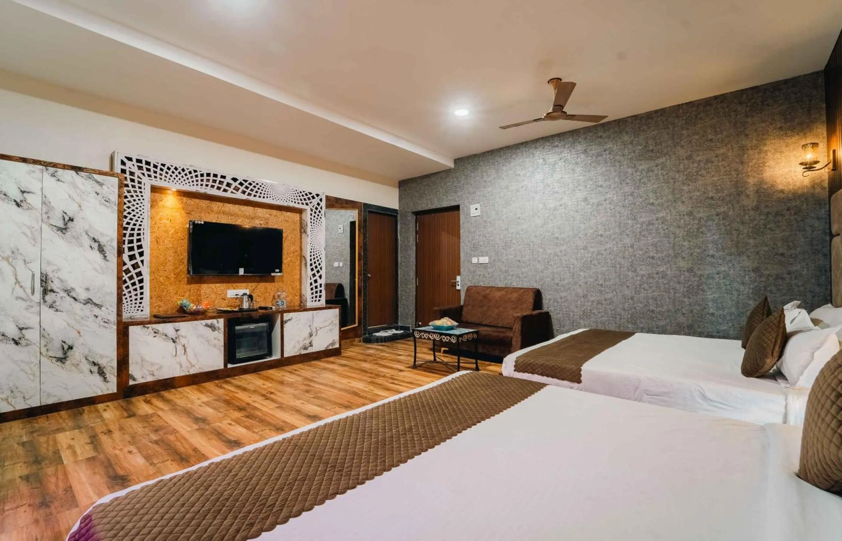 TV and multimedia, Bed in Hotel Royal Paradise