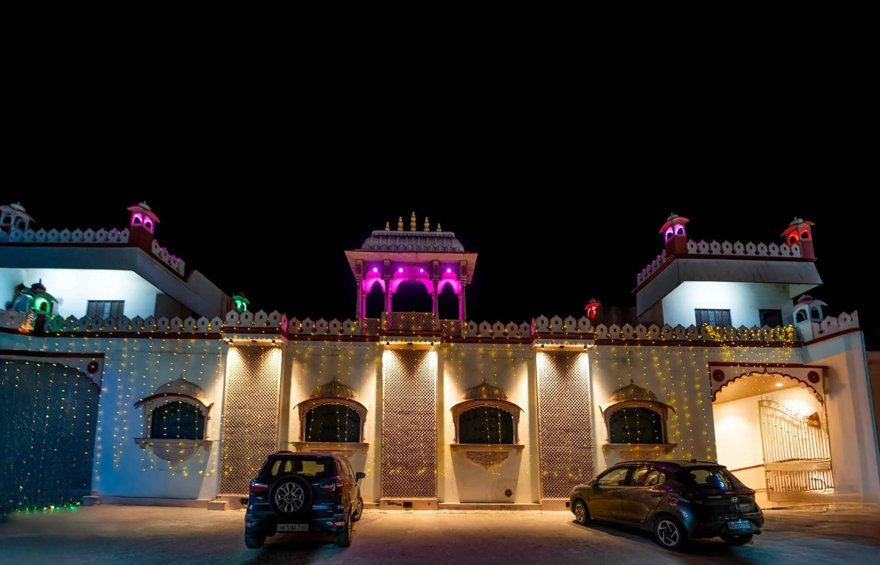 Facade/entrance in Hotel Royal Paradise
