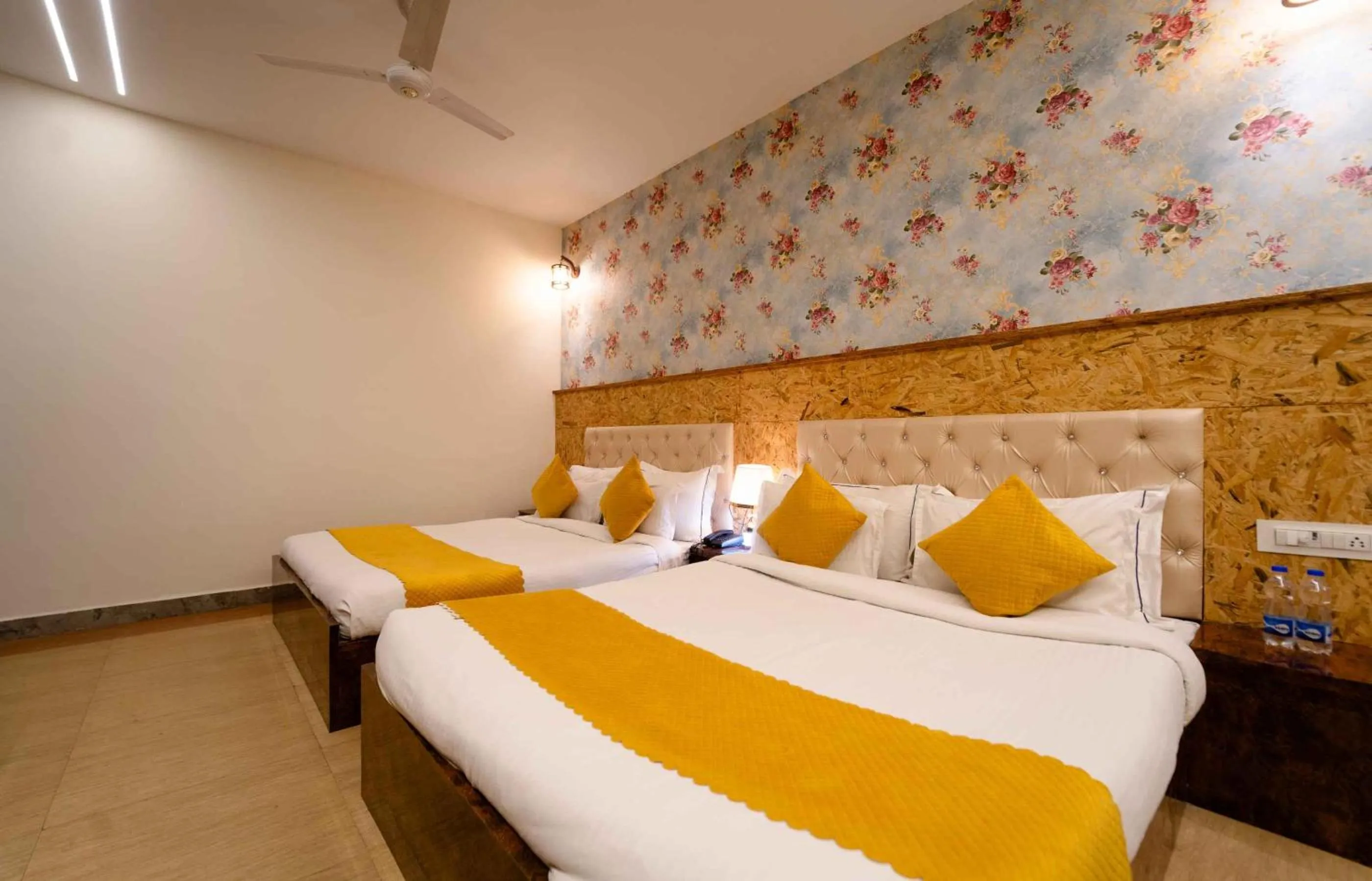 Bedroom, Bed in Hotel Royal Paradise