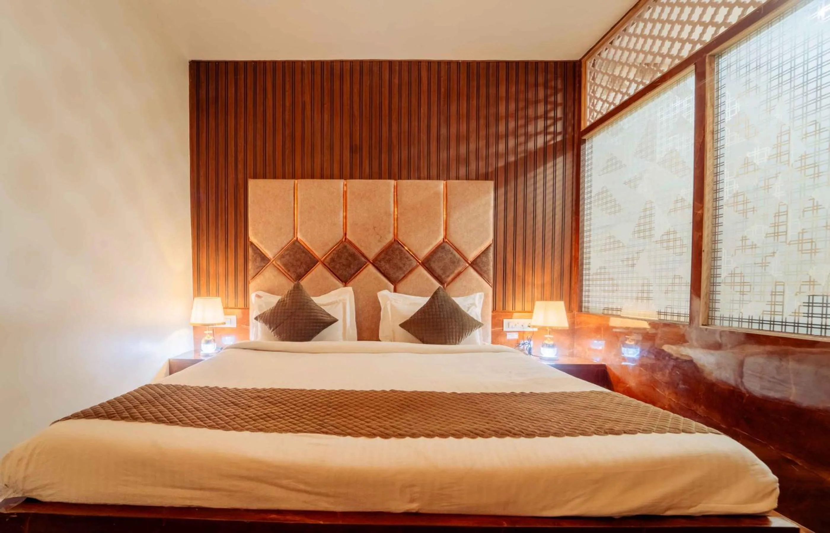 Bed in Hotel Royal Paradise