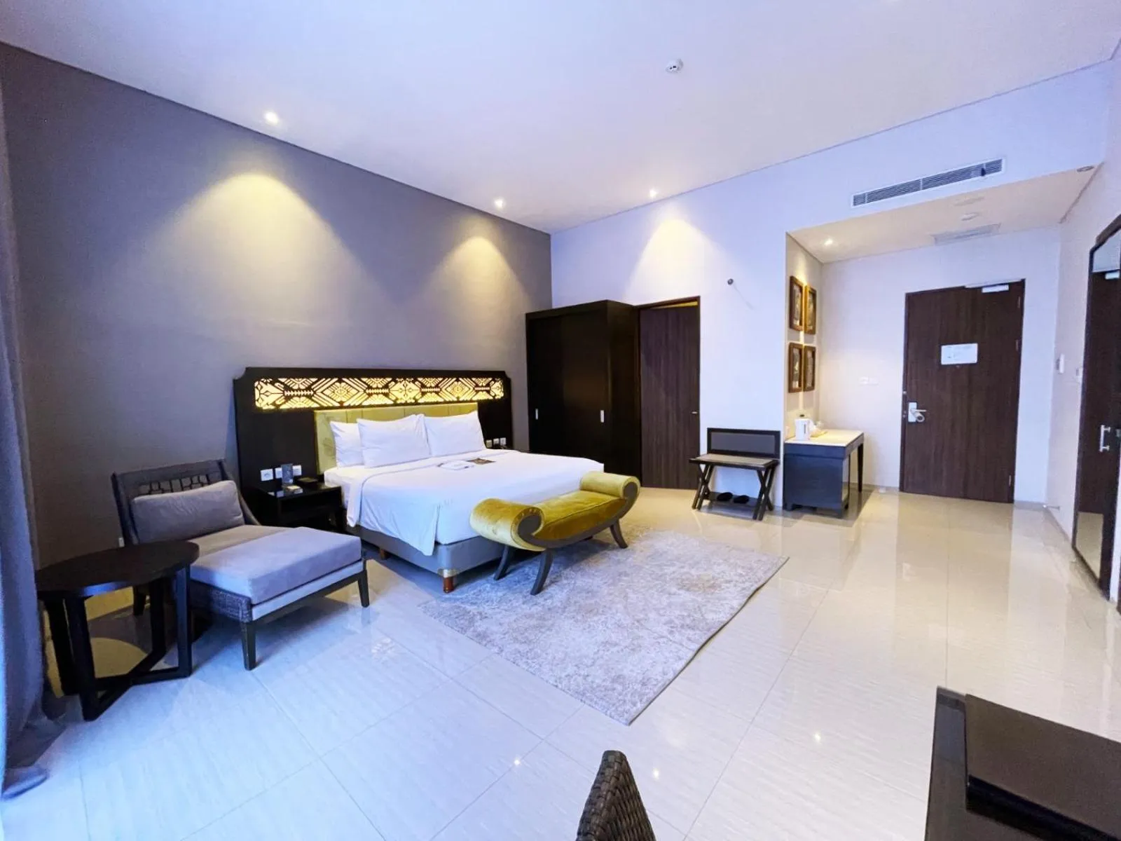 Photo of the whole room, Bed in Lombok Astoria Hotel