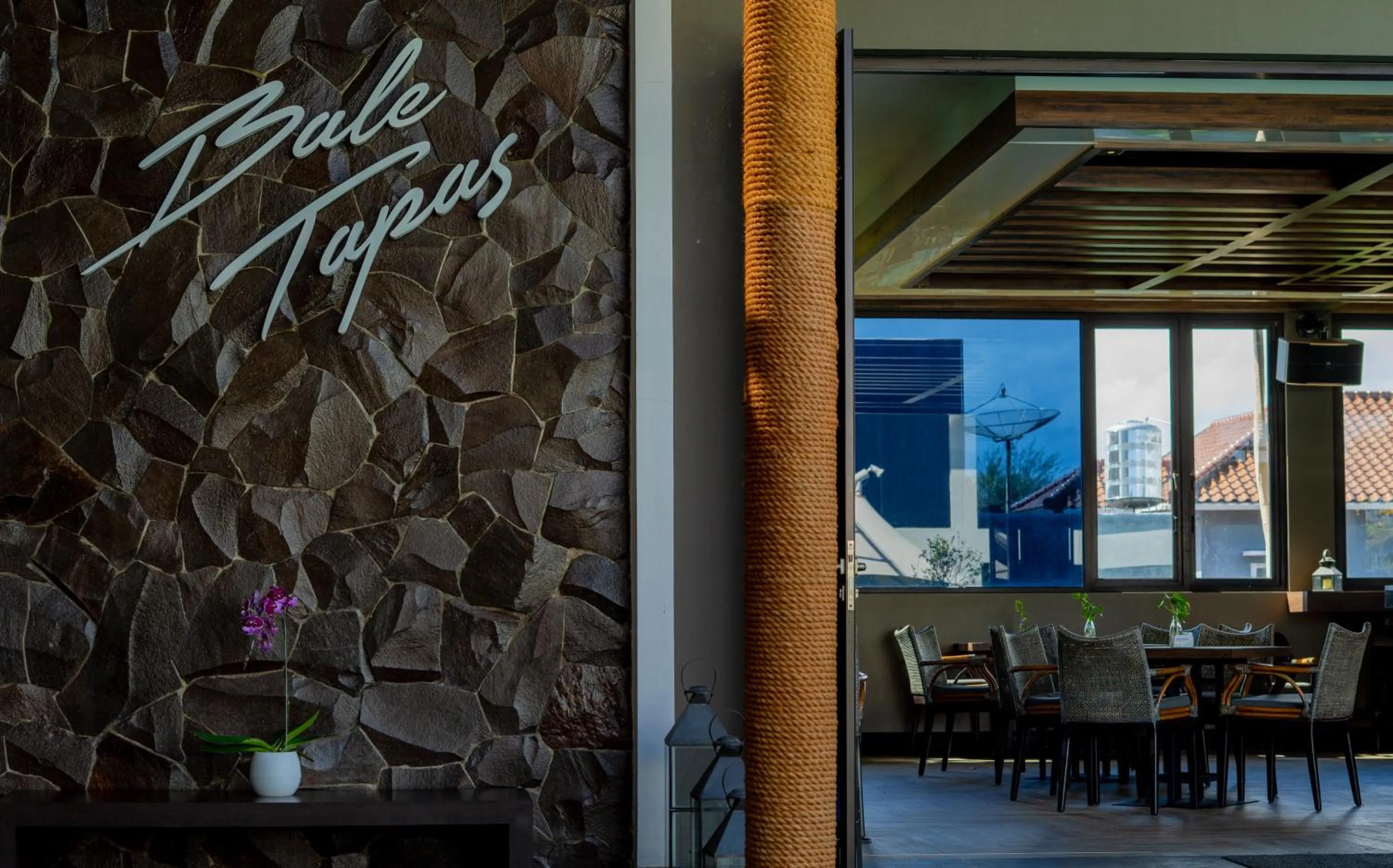 Restaurant/places to eat in Lombok Astoria Hotel