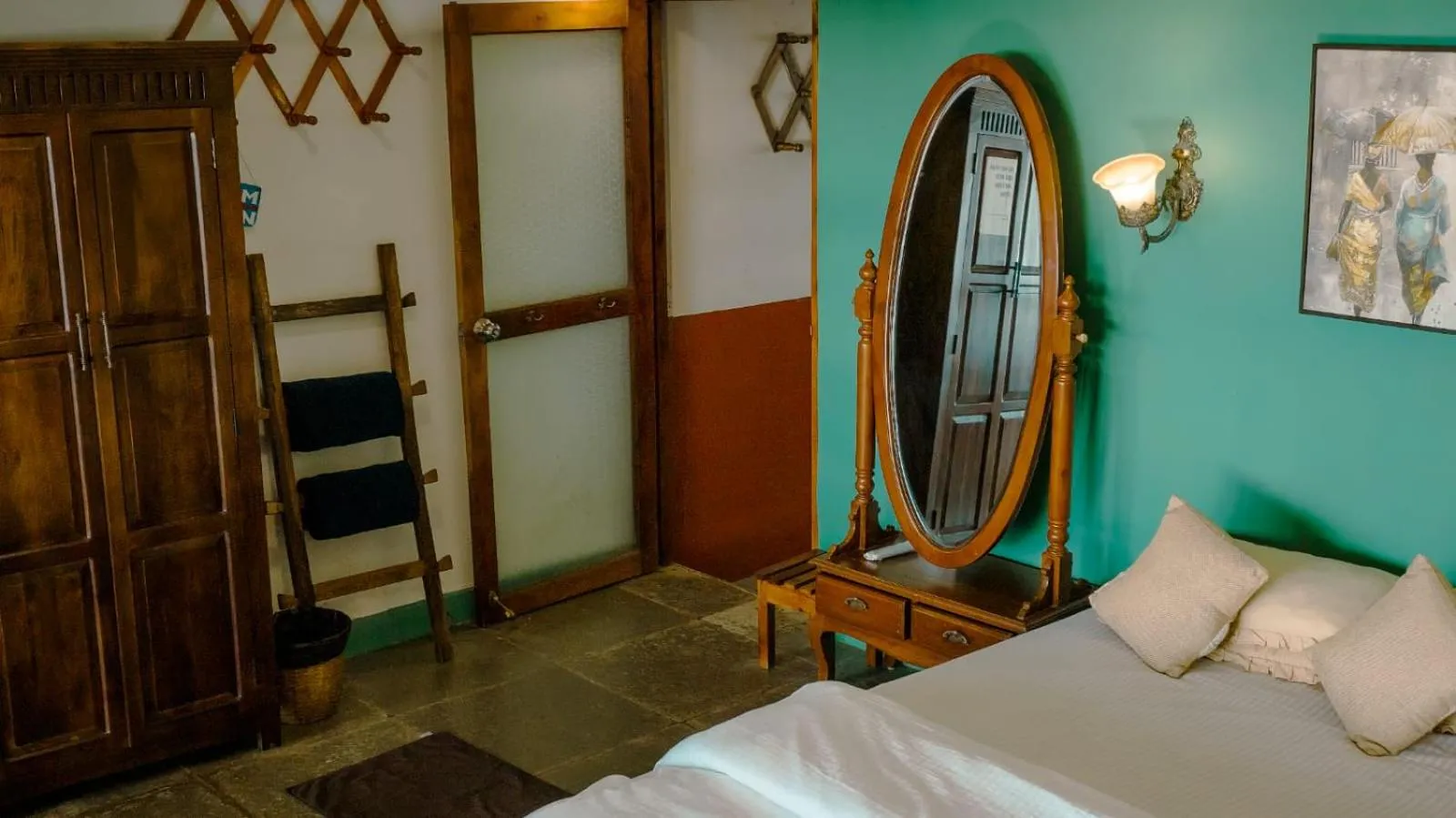 Bed in Mariposa Beach Grove