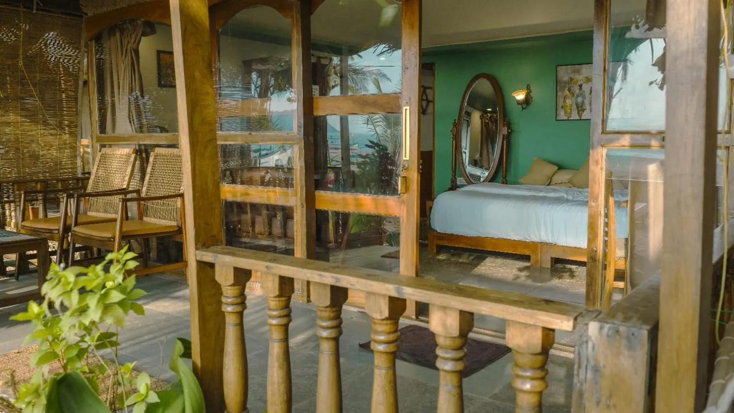 Mariposa Beach Grove