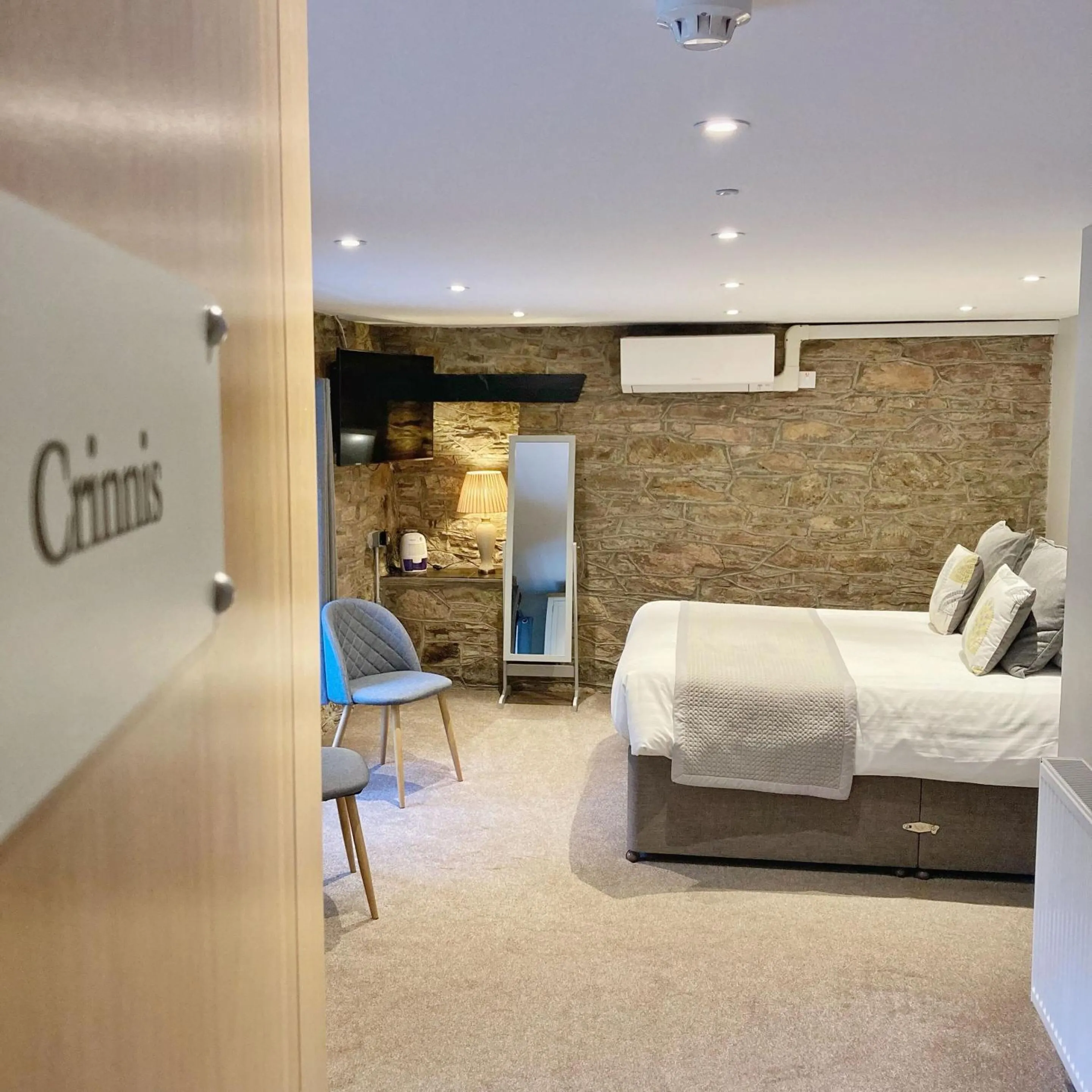 Dining area, Bed in The Britannia Inn & Waves Restaurant