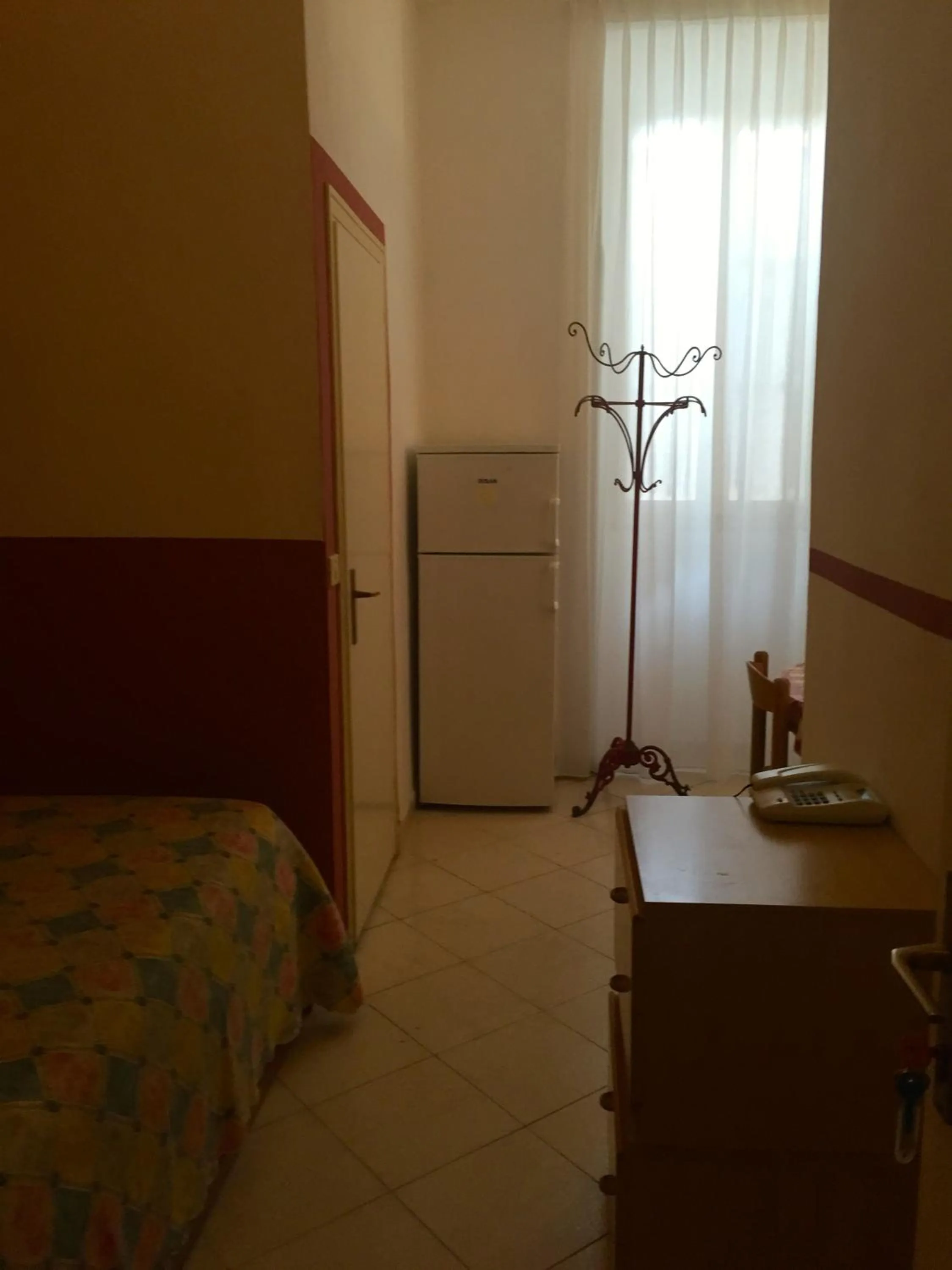 Property building, Bed in Albergo Ape Elbana